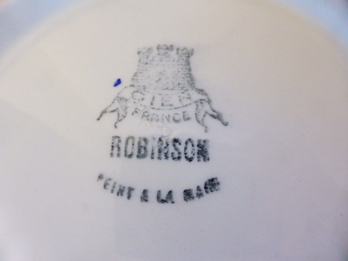 Vintage round-topped serving dish from the Gien factory, Robinson model, in porcelain