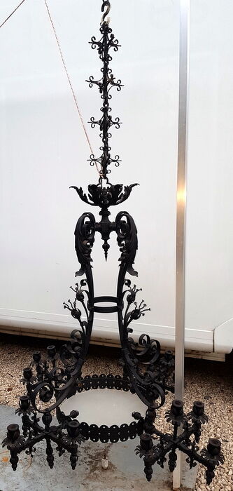 Imposing gothic lustre in wrought iron black laqué 185cm - 2 large candelabras
