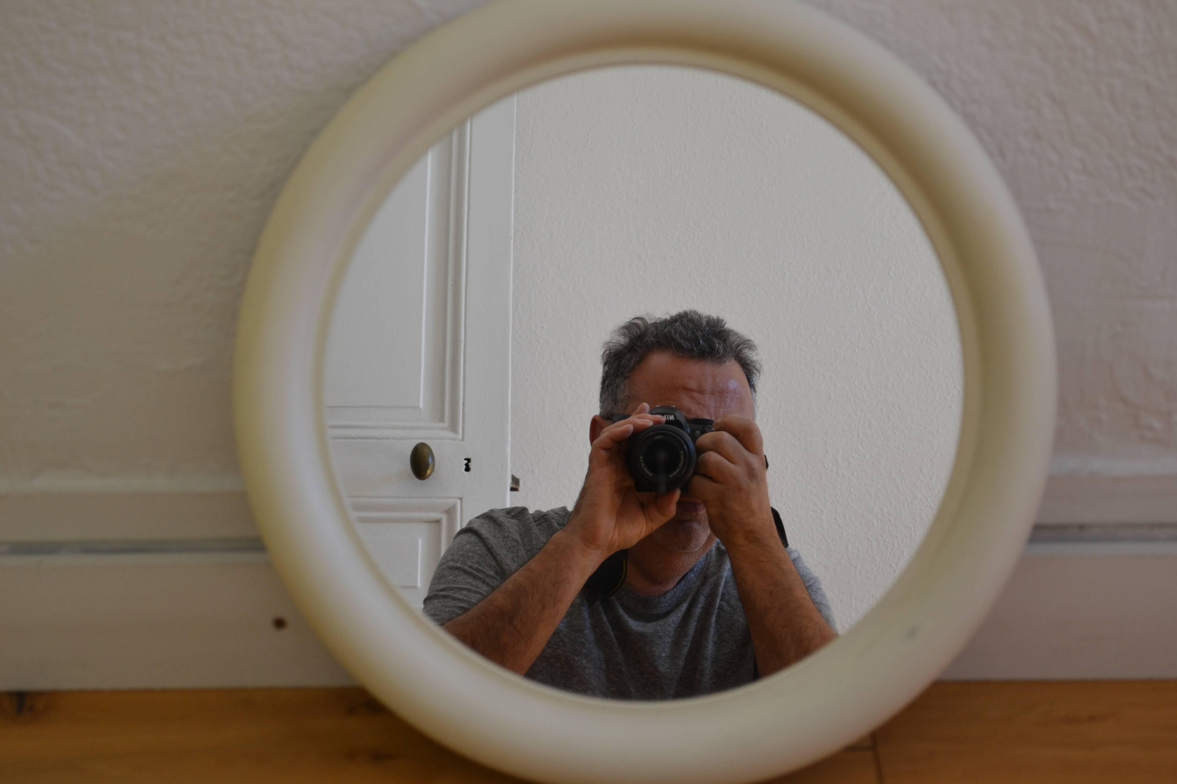 round white plastic mirror 1970s 1970 United Kingdom D:44cm