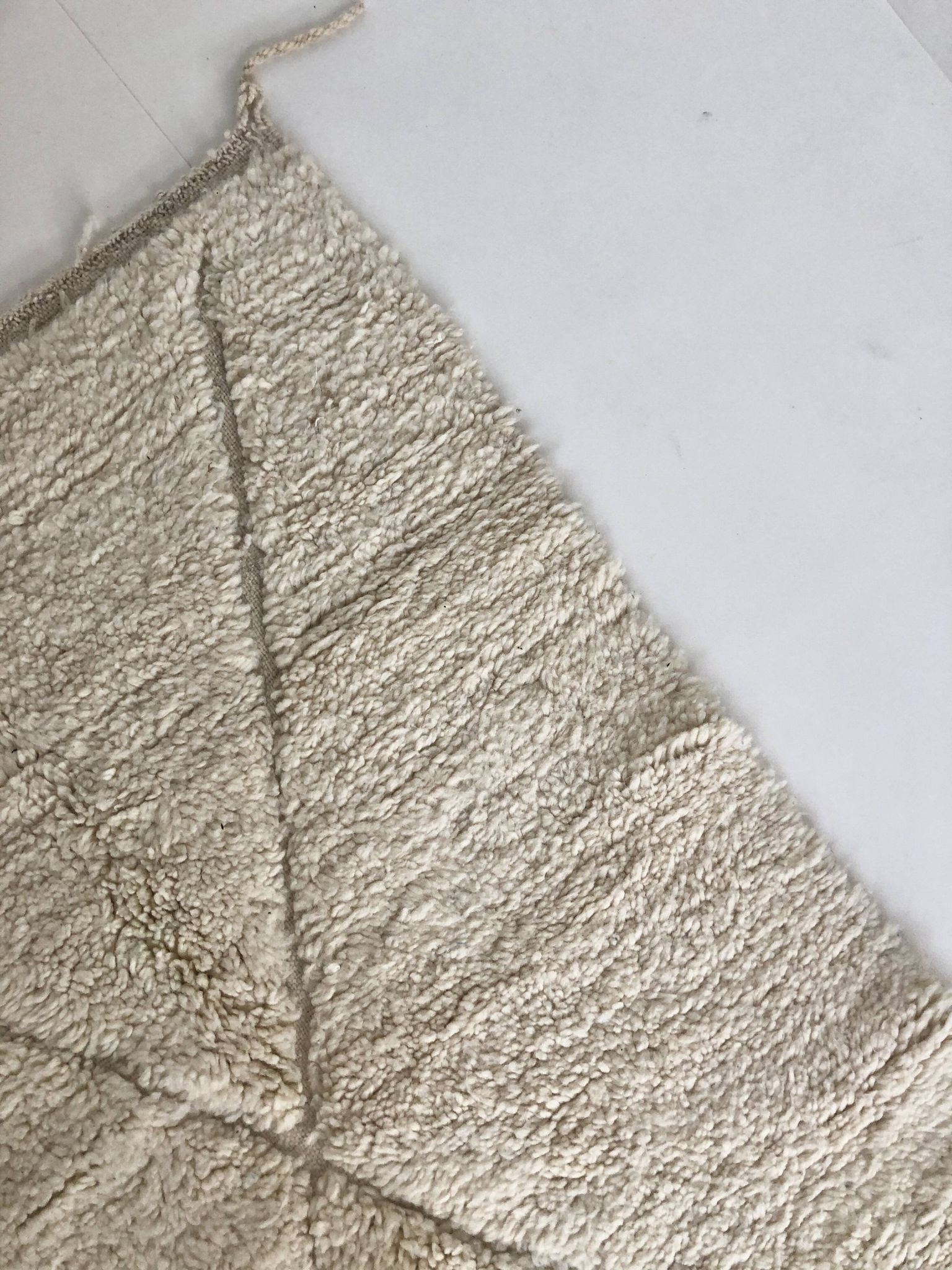 Tapis berbère marocain Beni Ouarain à losanges écrus 2,44x1,61m