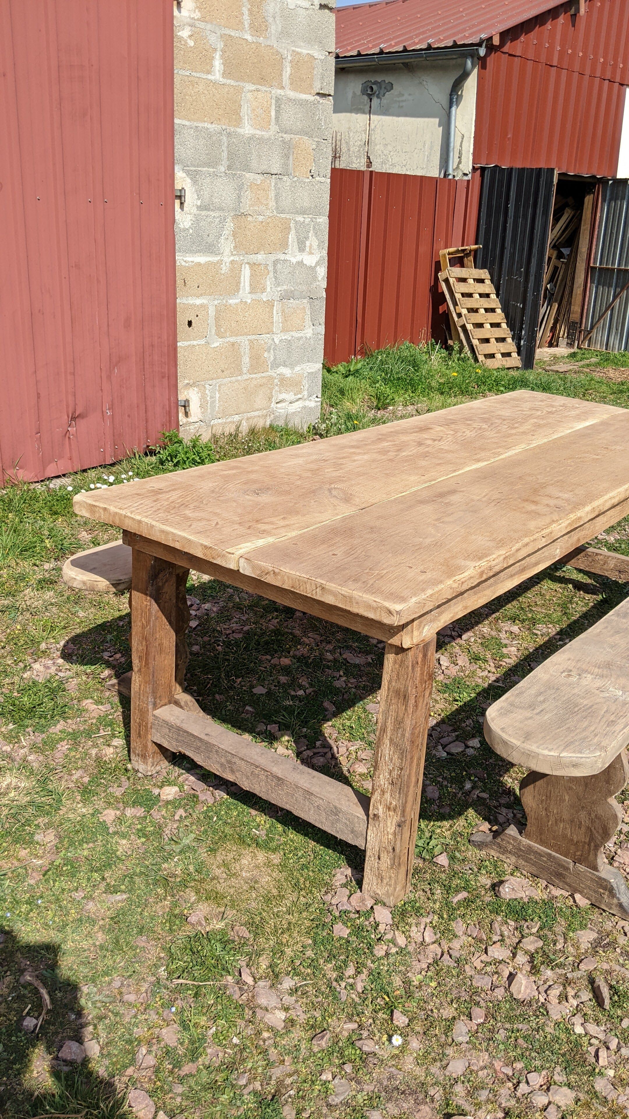 Table de ferme et ses deux bancs