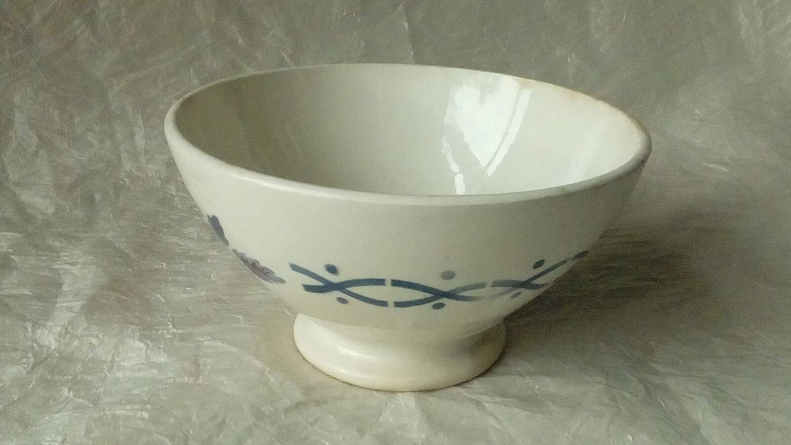 Antique Sarreguemines Digoin earthenware bowl, Janine pattern