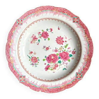 Deep plate from the Compagnie des Indes Famille Rose porcelain, 18th century