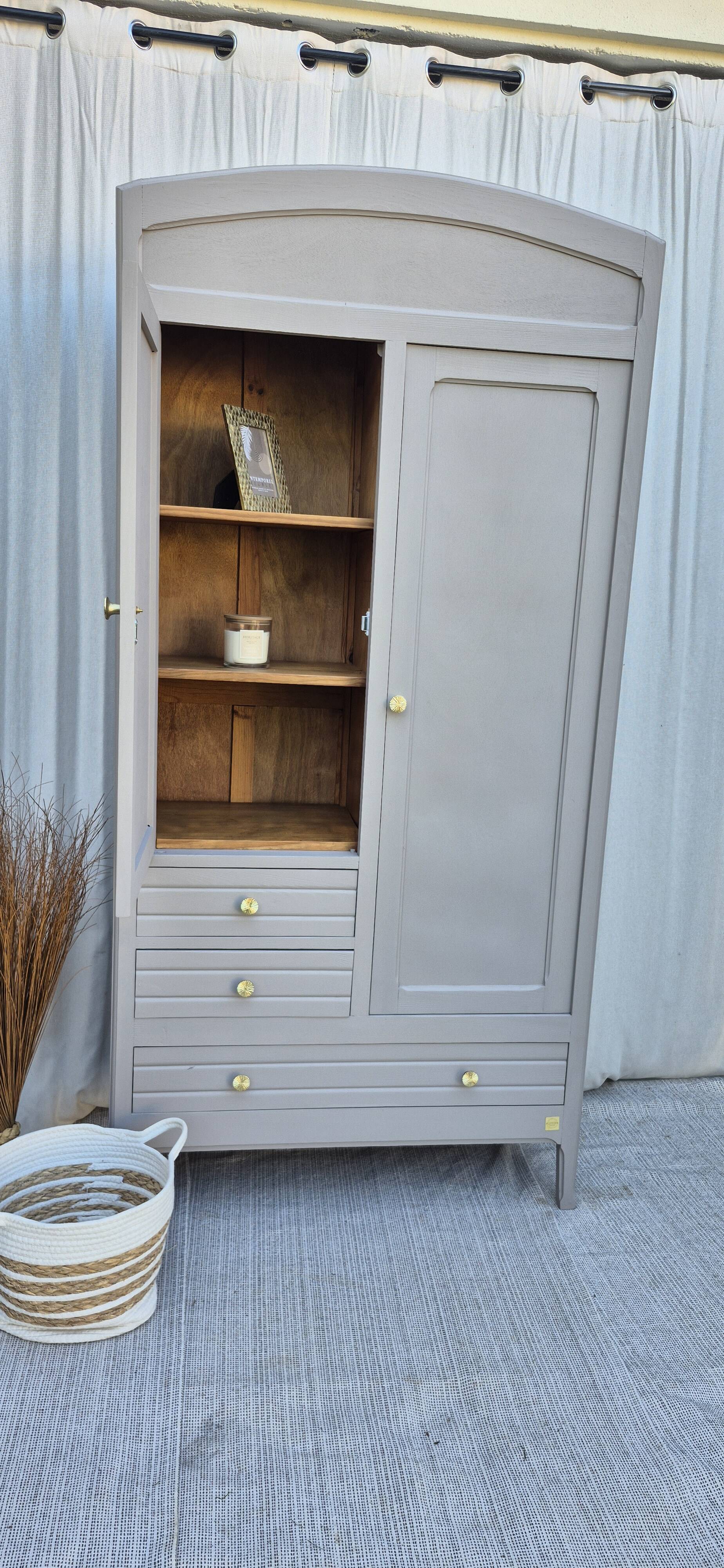 Armoire Parisienne d'hôtel