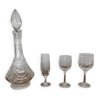 Hand-cut crystal glass and carafe set
