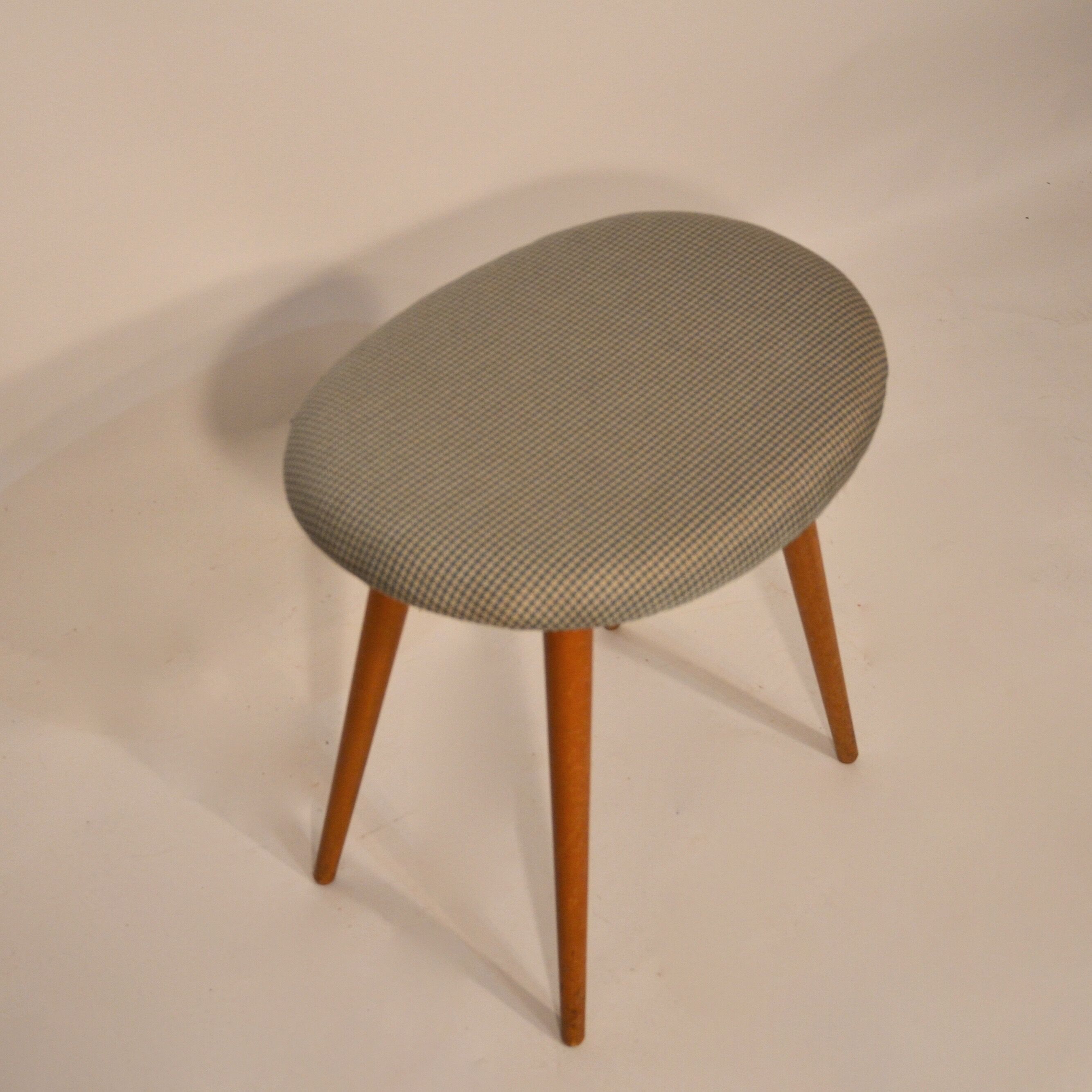 Ottoman scandinave retapissé