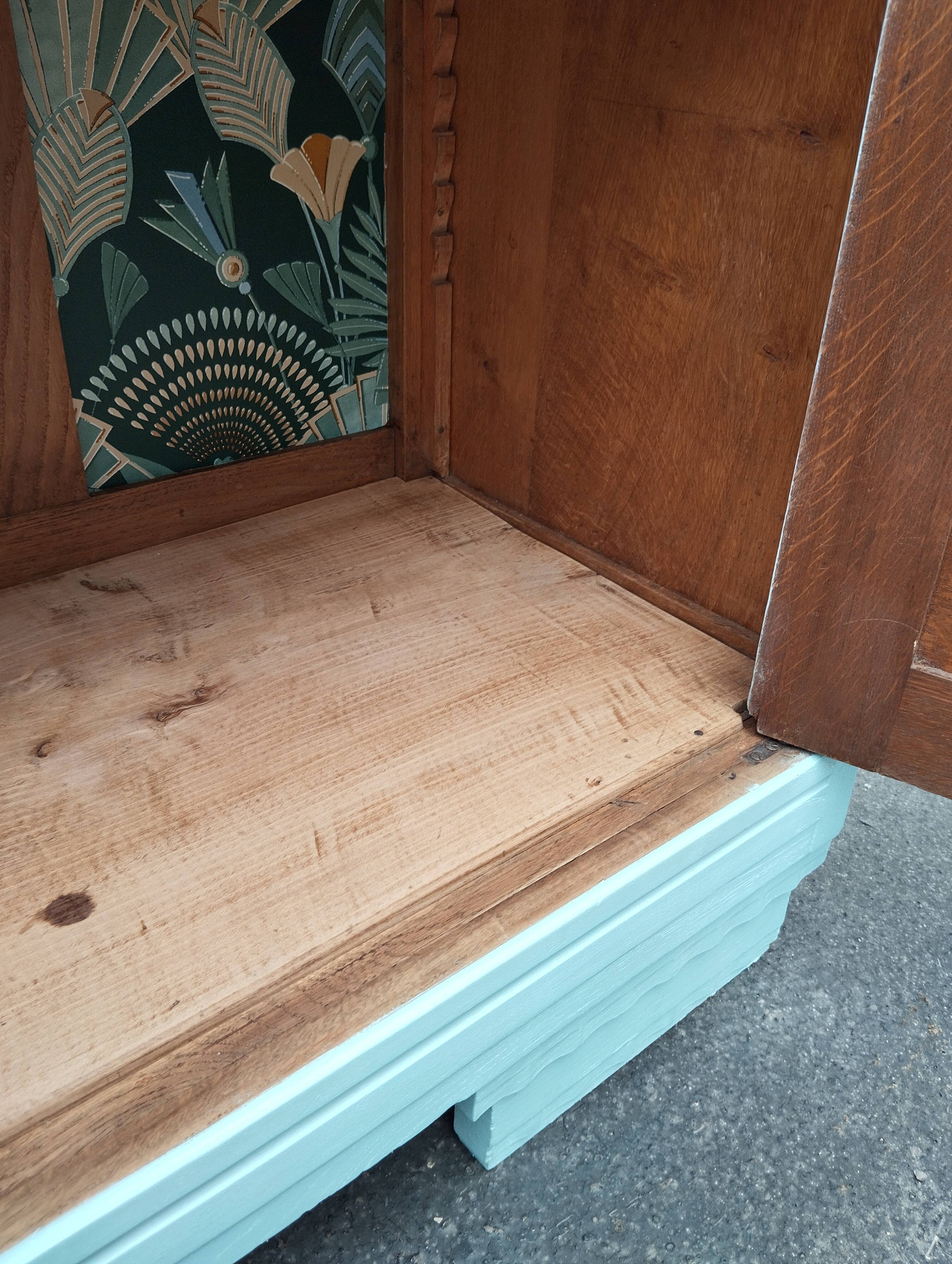 Parisian showcase cabinet year 30