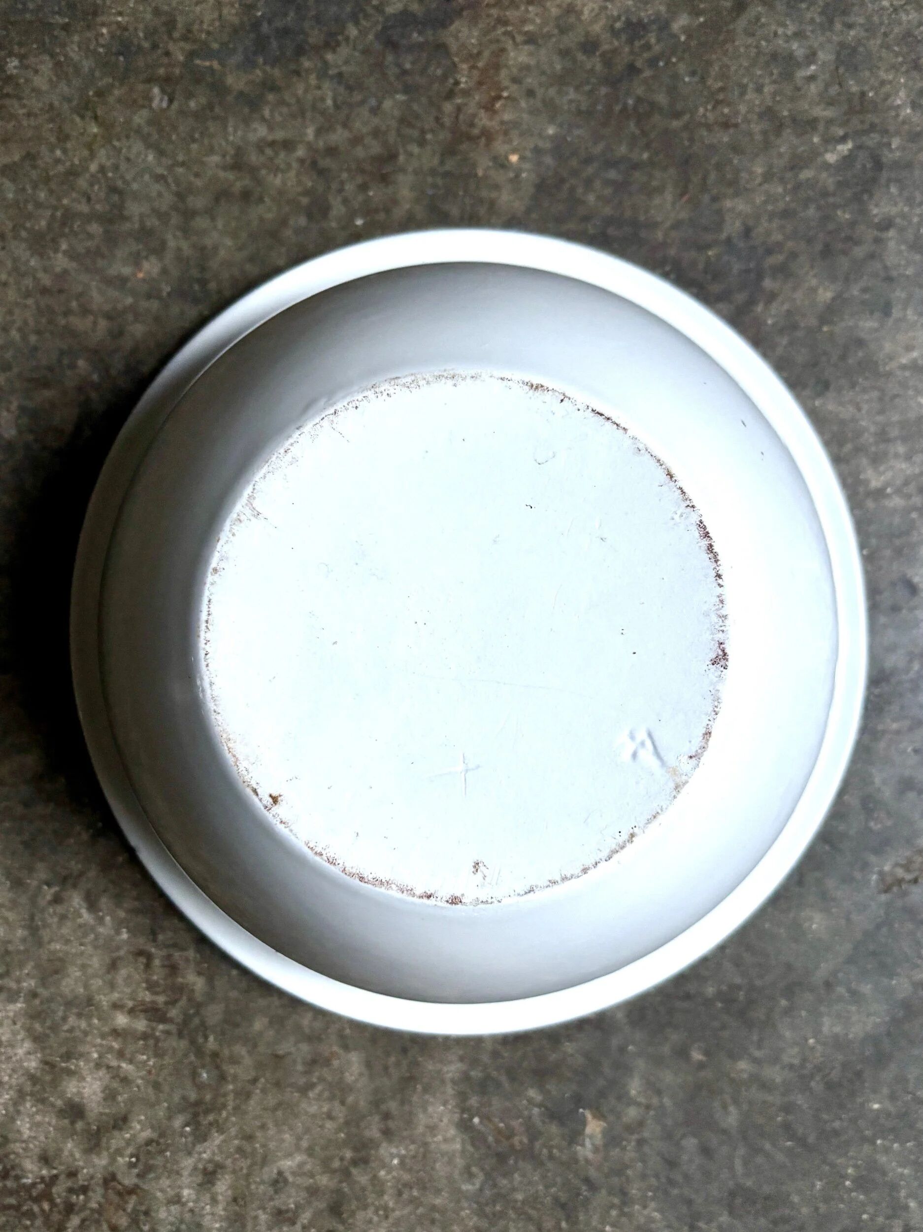 Saladier en faïence blanche