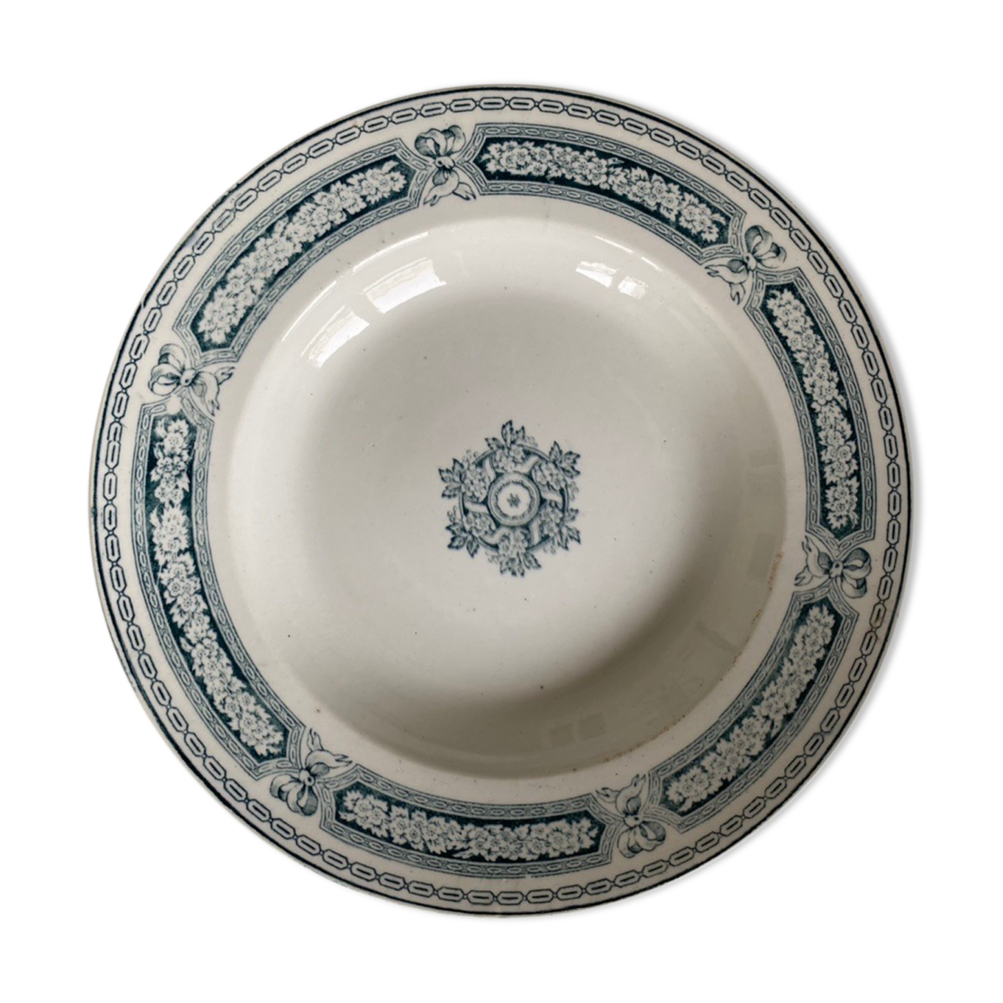 Assiette creuse en terre de fer