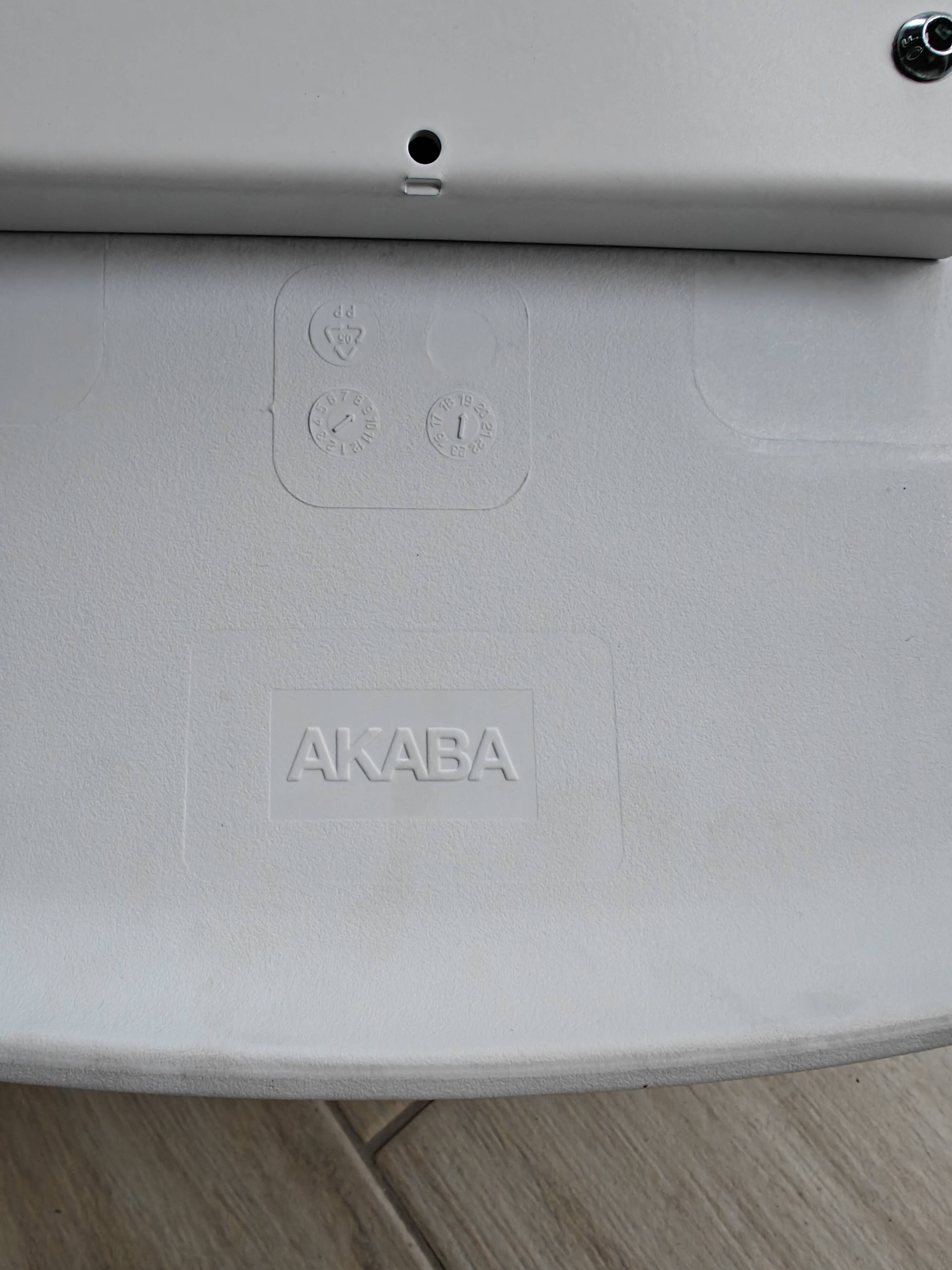 6 Akaba Kabi ergonomic chairs designed by Jorge Pensi (stackable)