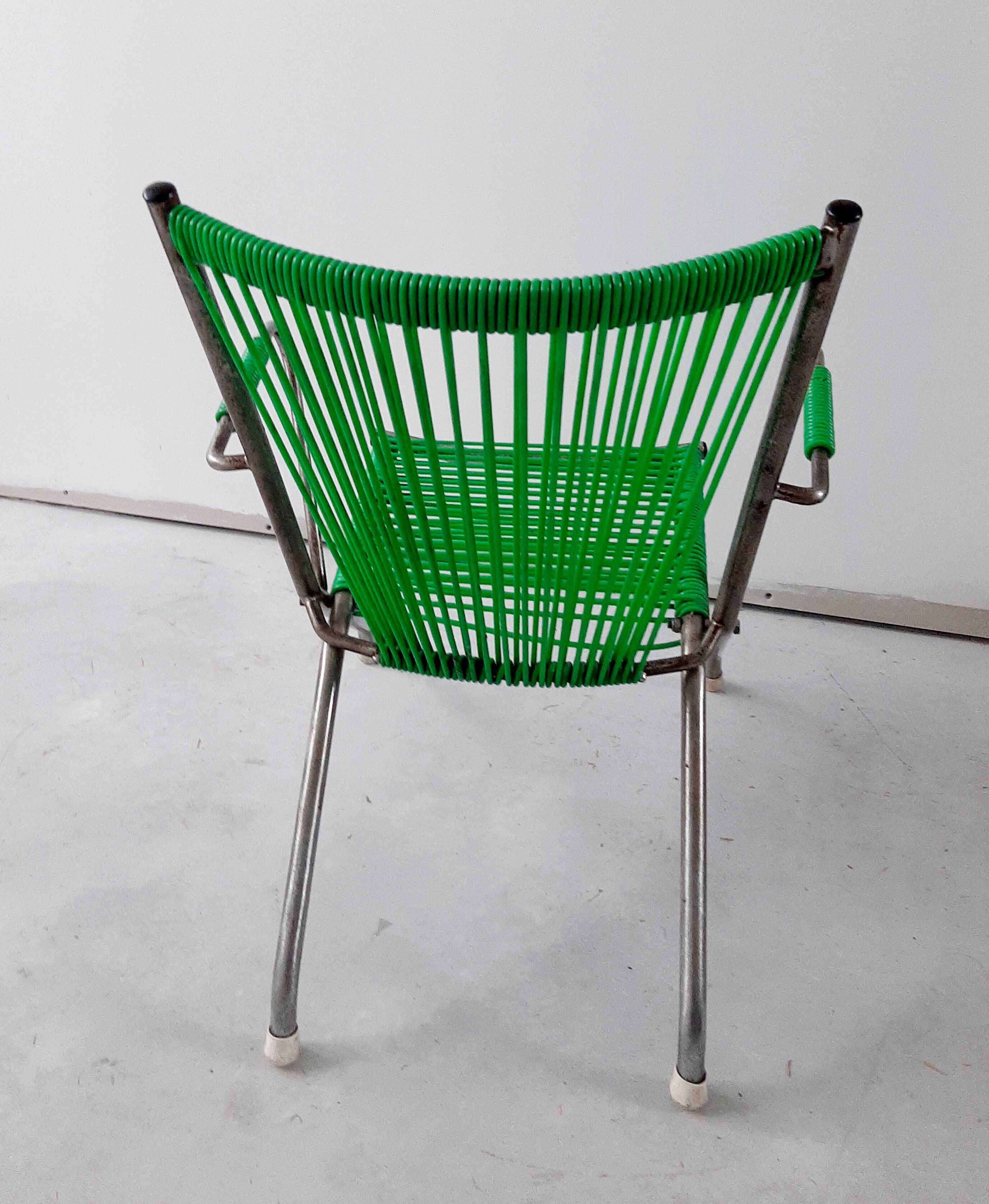 Child green scoubidou chair