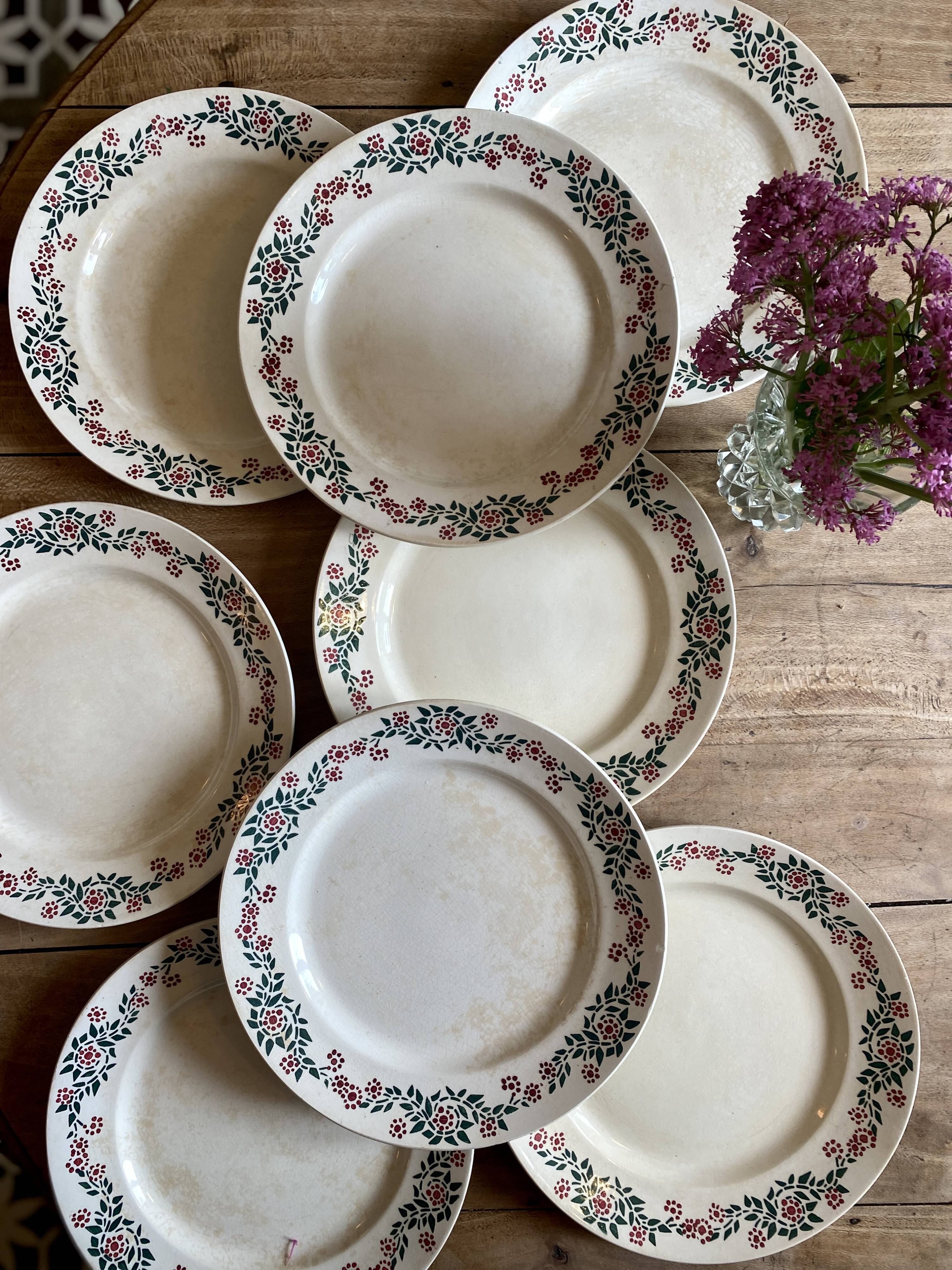 Set of 8 flat plates vintage model Cécile de HBCM