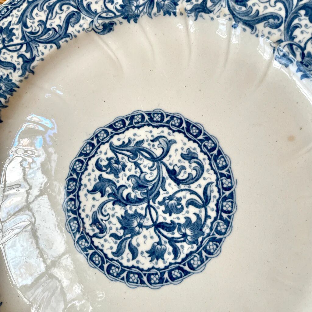 Set of 8 Gien earthenware plates, Rouen pattern, blue garlands and foliage
