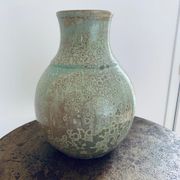 Vase boule émaillé et cristallisé signé