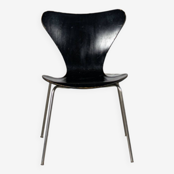 Chaise serie 7 noire Arne Jacobsen pour Fritz Hansen