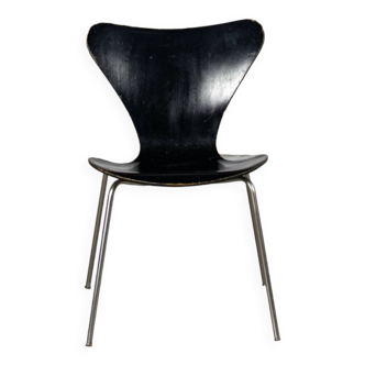 Chaise serie 7 noire Arne Jacobsen pour Fritz Hansen