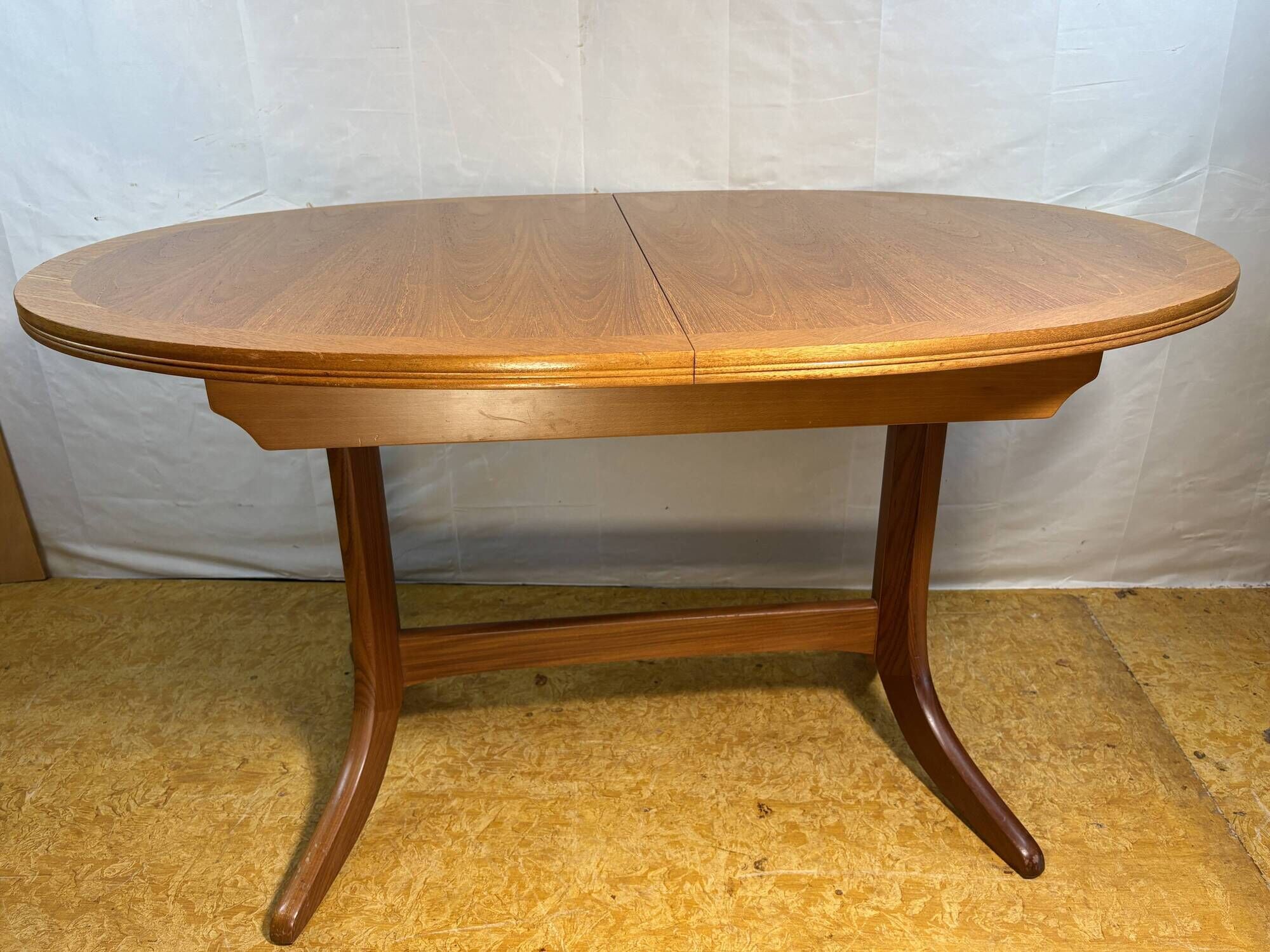 Mid-Century Nathan Teak Extending Dining Table – 1960s Scandinavian Design