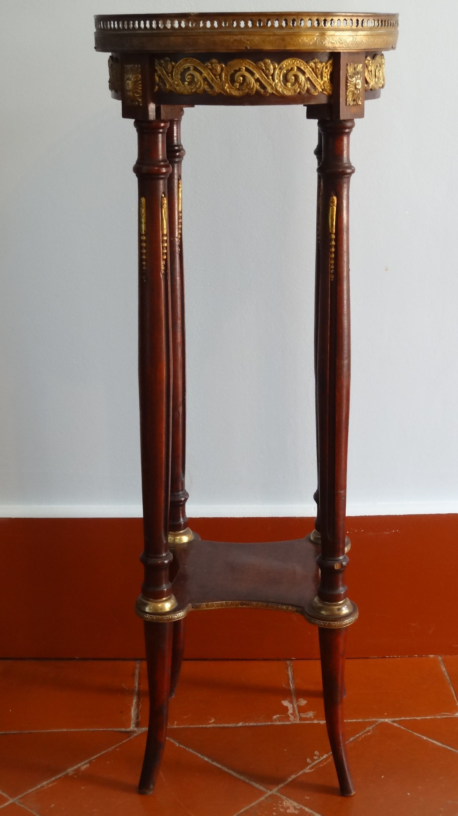 Saddle or pedestal table Napoleon III, marble and varnished wood base Ø30 x 82 cm