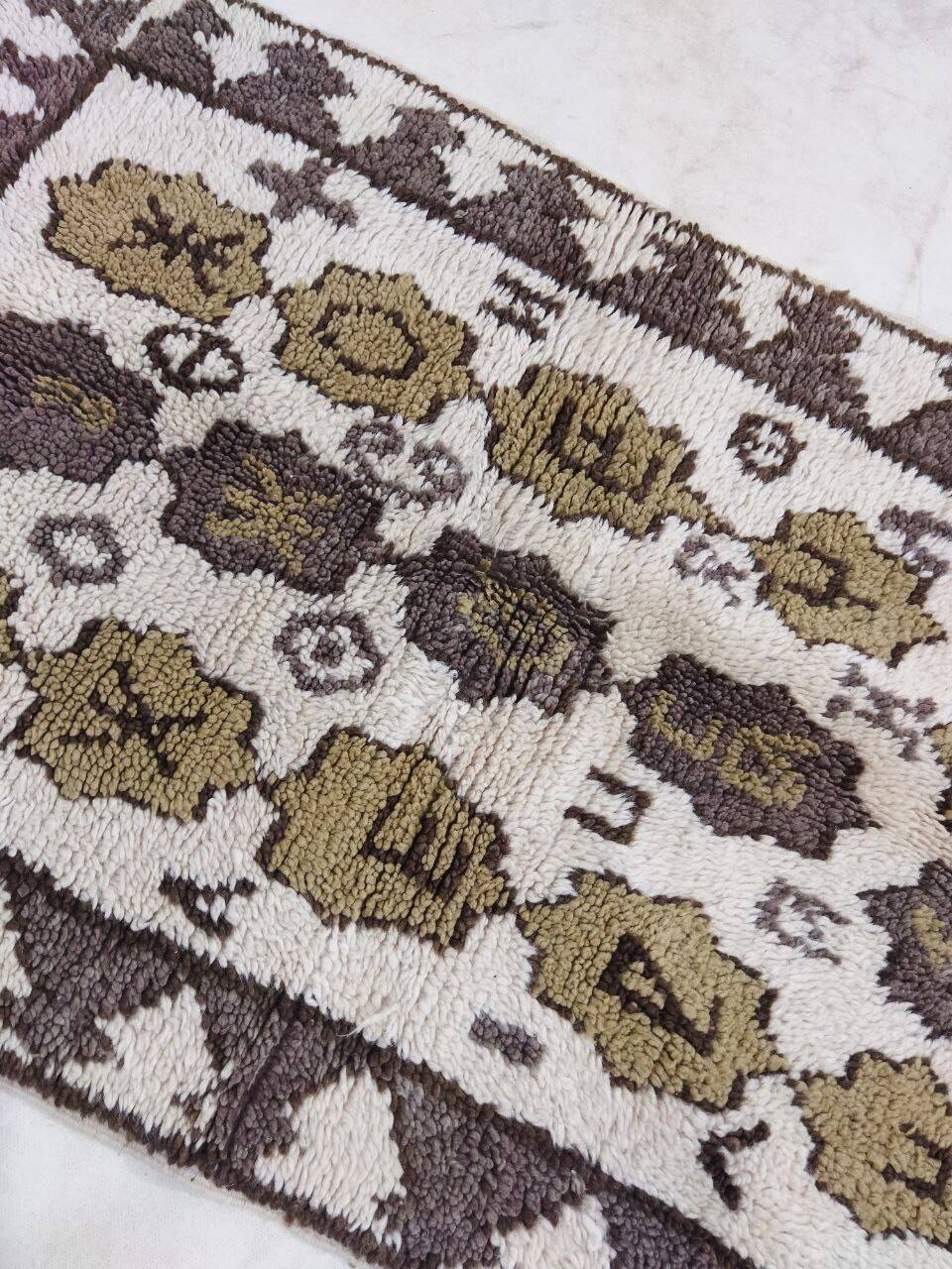 Handmade Moroccan Berber rug 134 x 90 cm