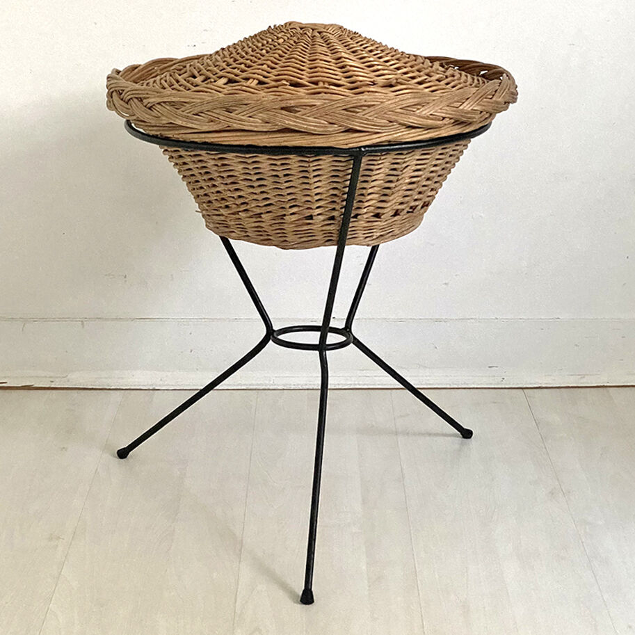 Panier en osier sur piètement métallique vintage 60's
