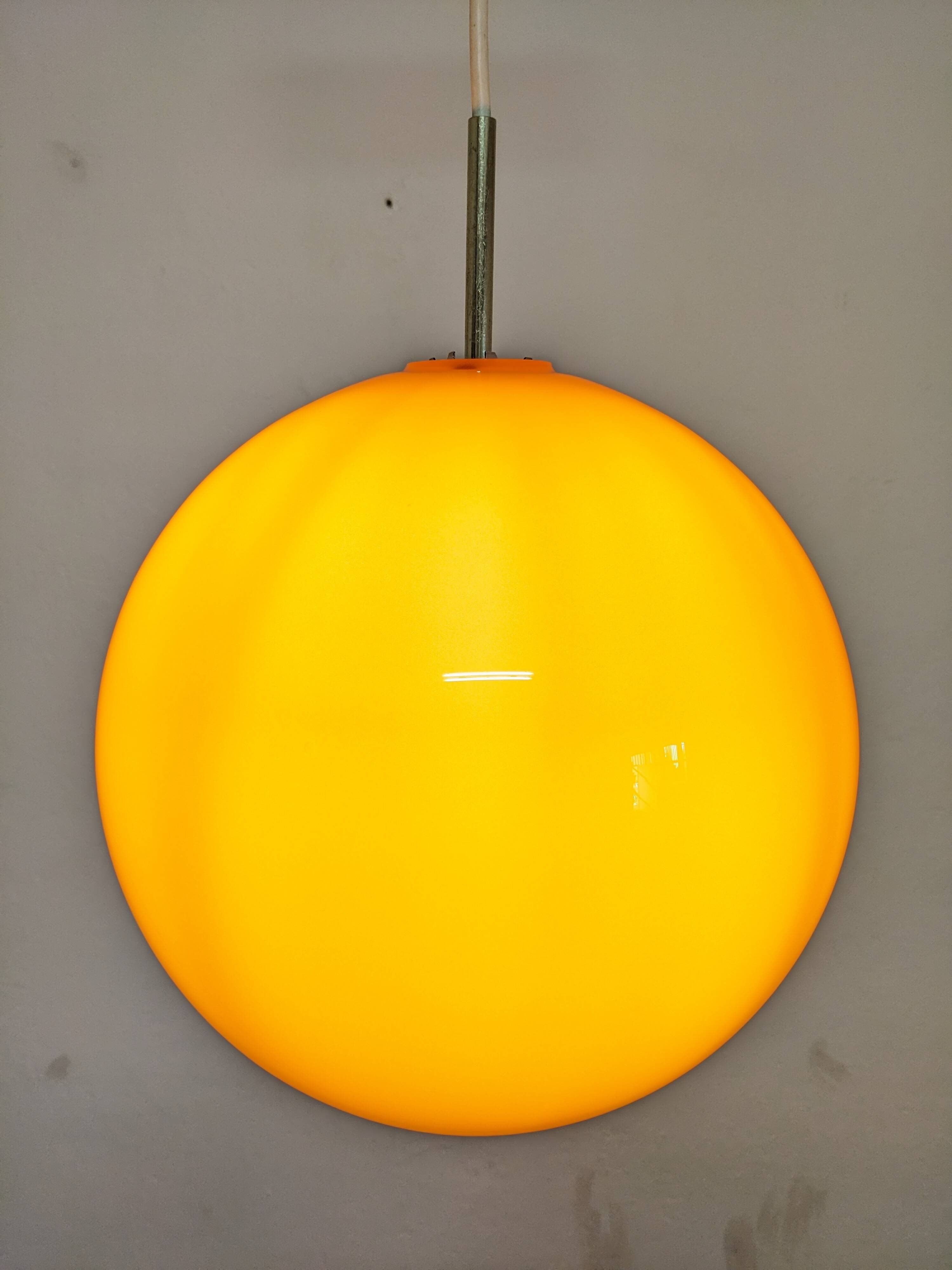 Suspension boule XL en opaline orange des années 60/70