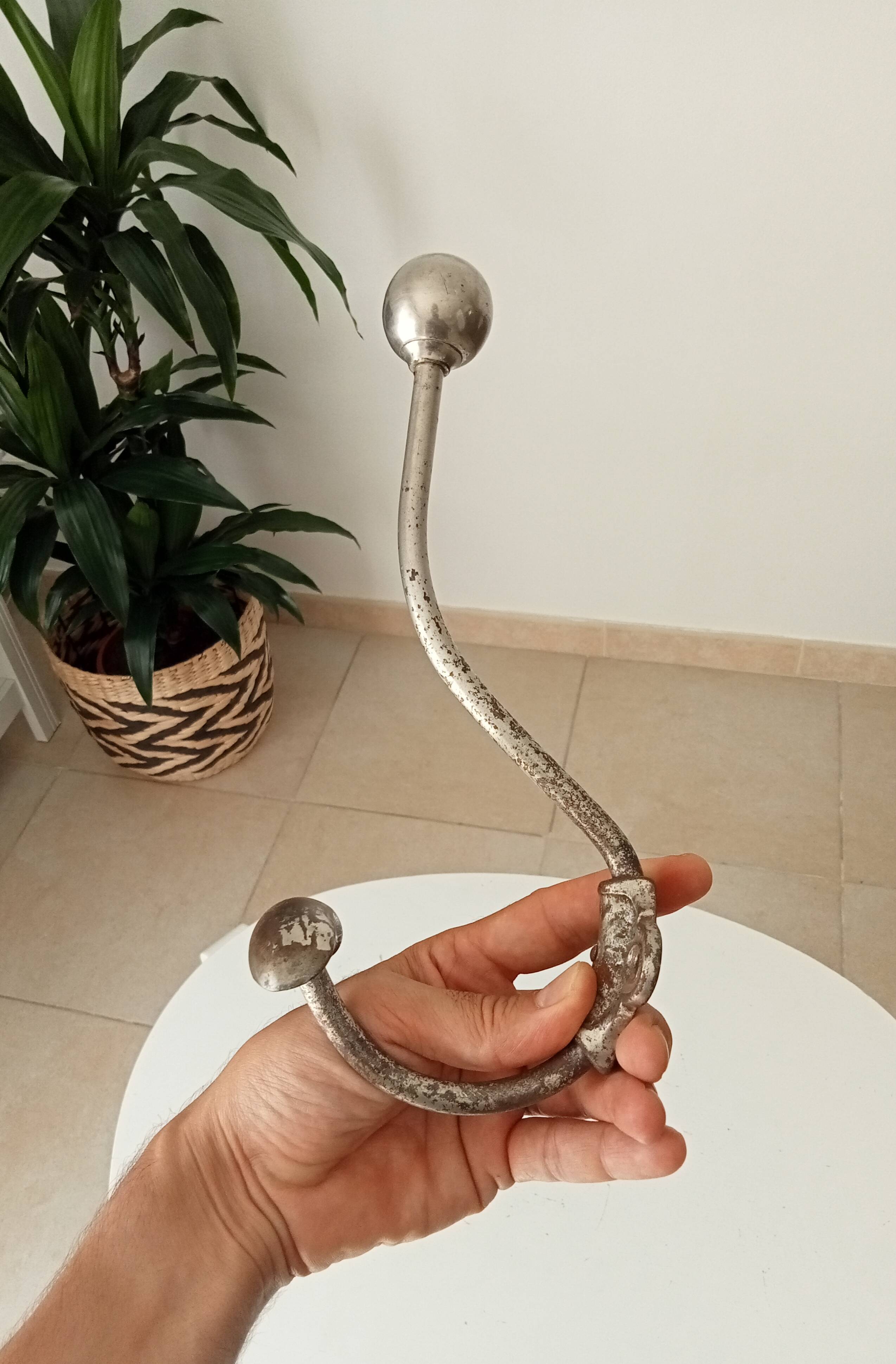 Patère porte manteau mural ancien en acier