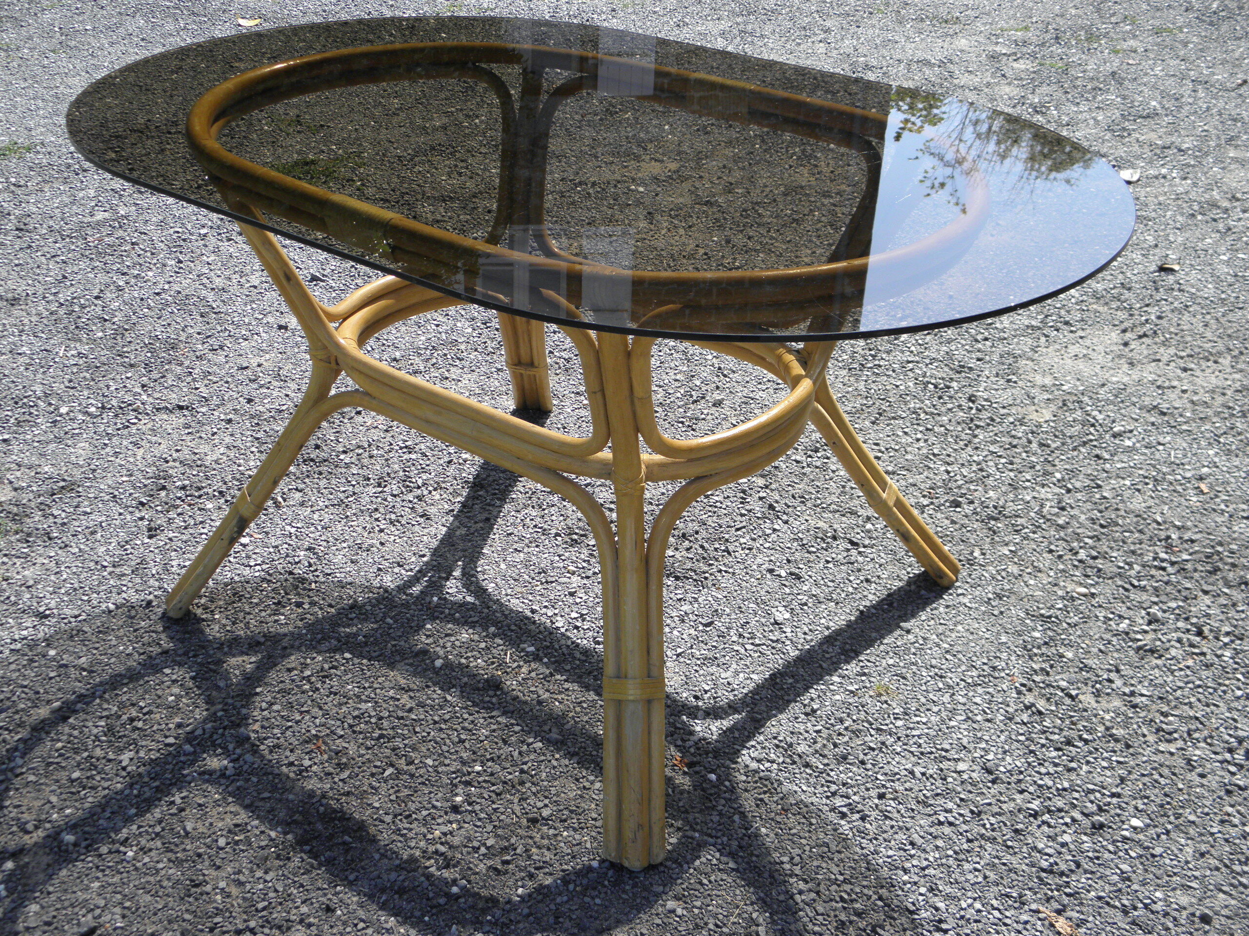 Table rattan and smoked glass 70s