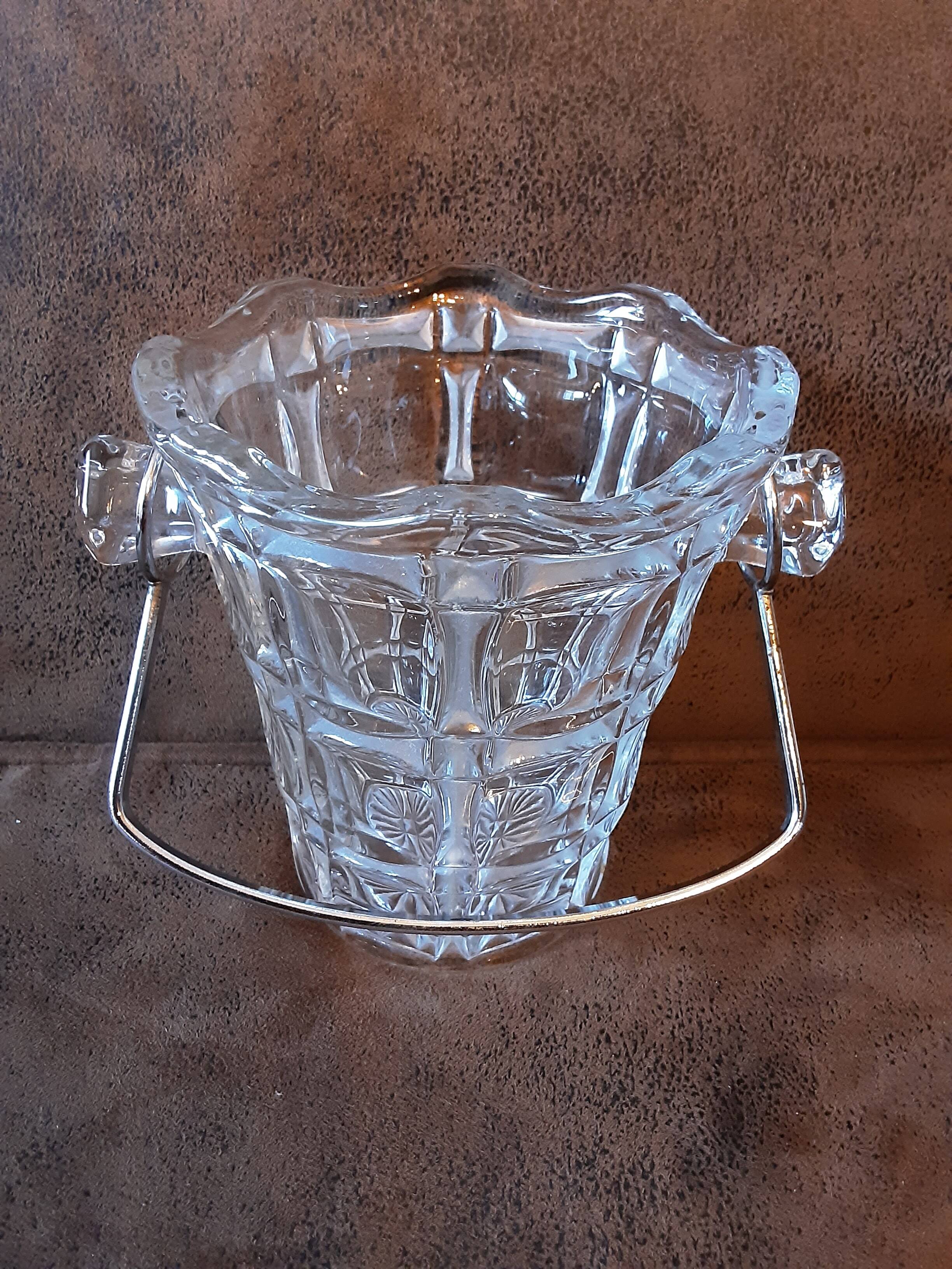 Stylish ice bucket