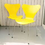 Pair of chairs Arne Jacobsen for Fritz Hansen edition 2001 yellow clove