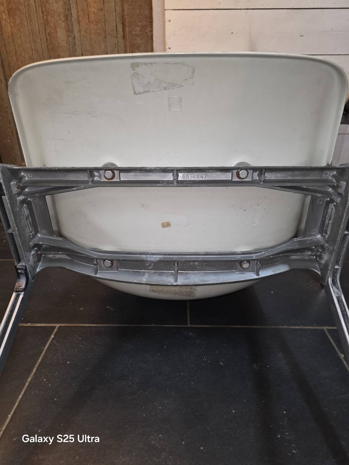 Pair of vintage Wilkhahn chairs, fibreglass shell, aluminium, 1970.