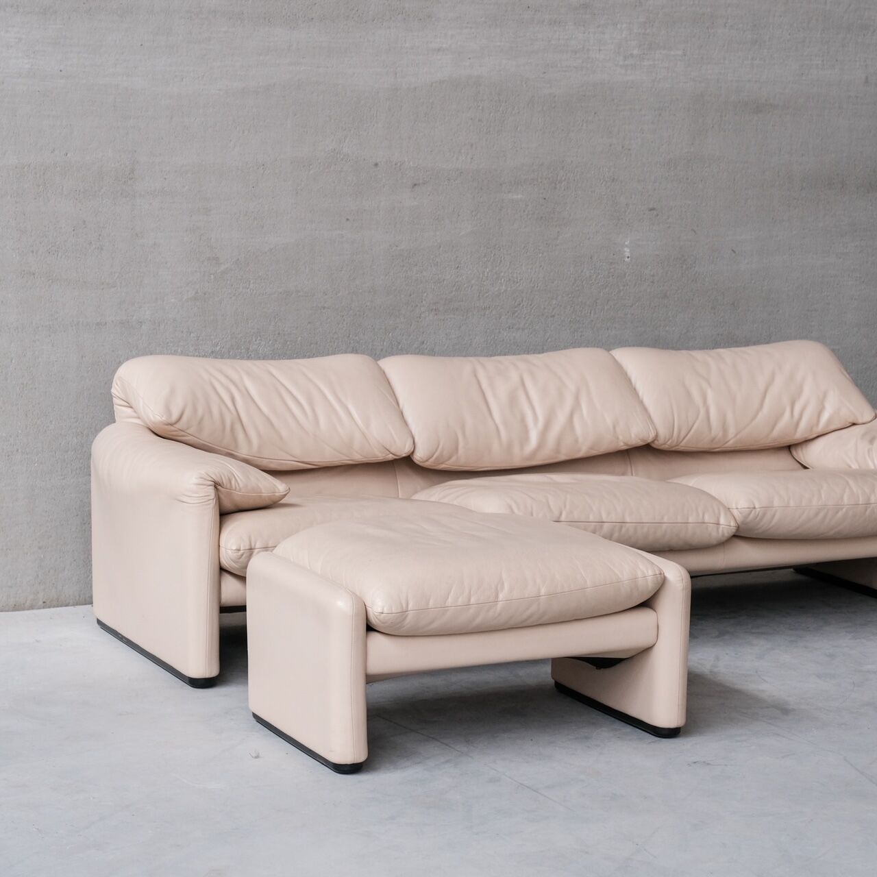 Vico Magisretti 'Maralunga' Suite of Sofas and Armchairs for Cassina