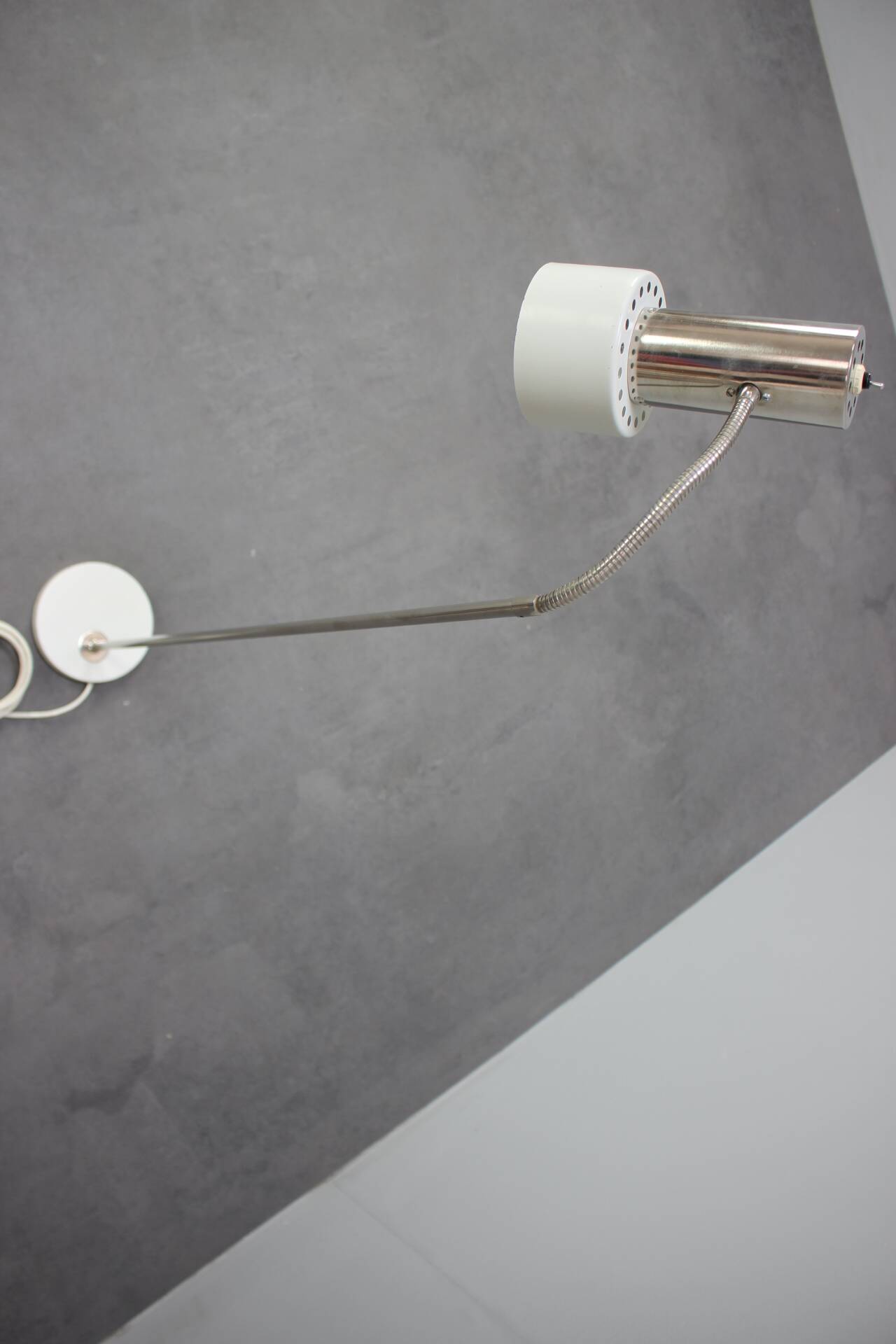 Lampadaire en métal blanc, Tchécoslovaquie 1970