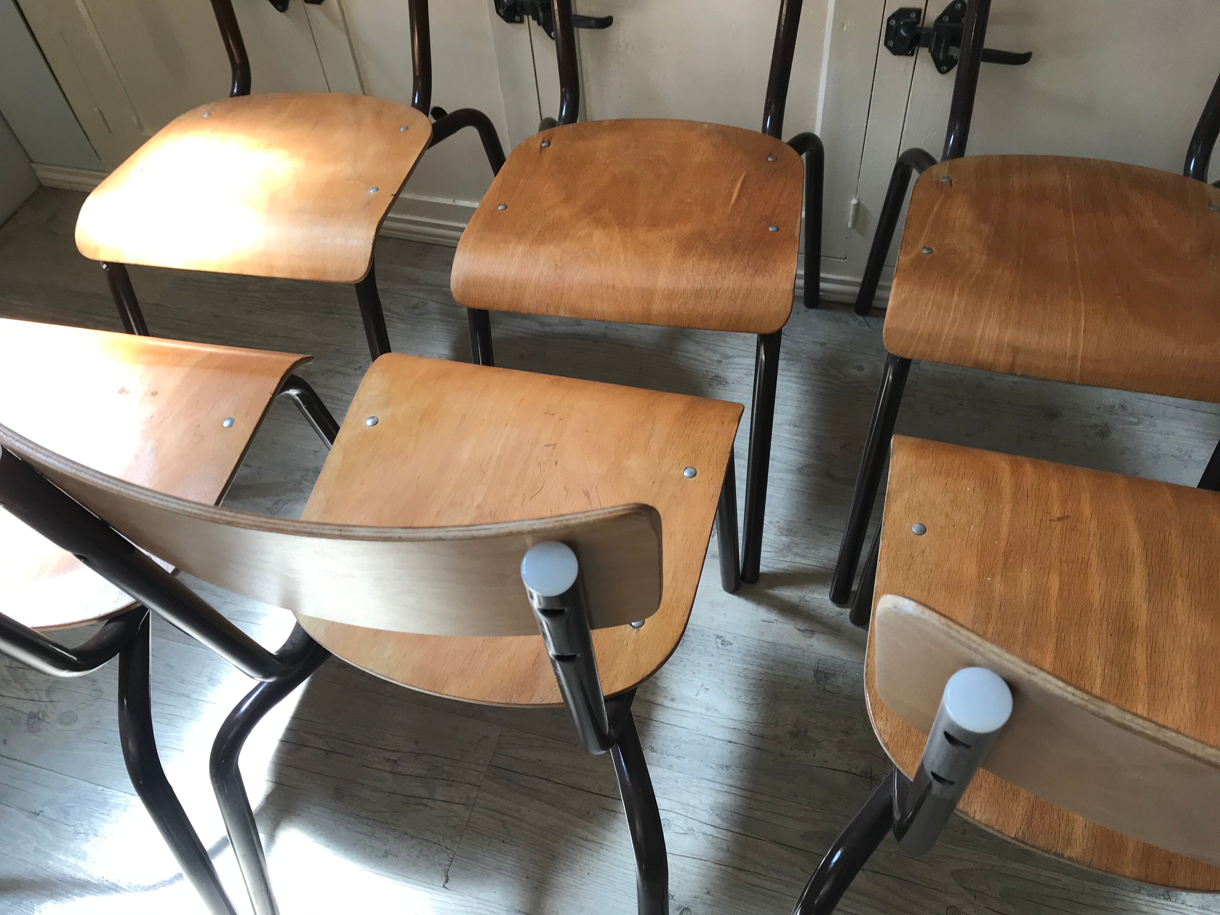 Lot of 6 vintage school chairs