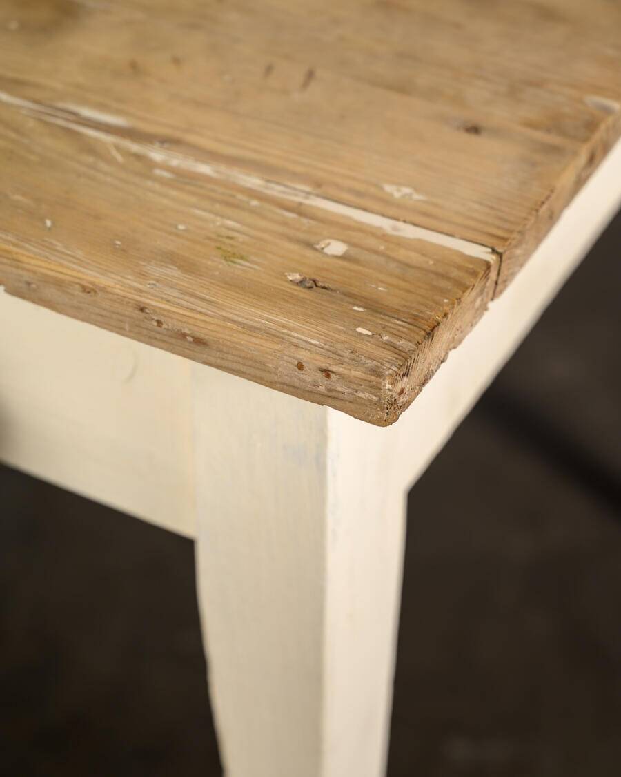 Table de campagne avec tiroir