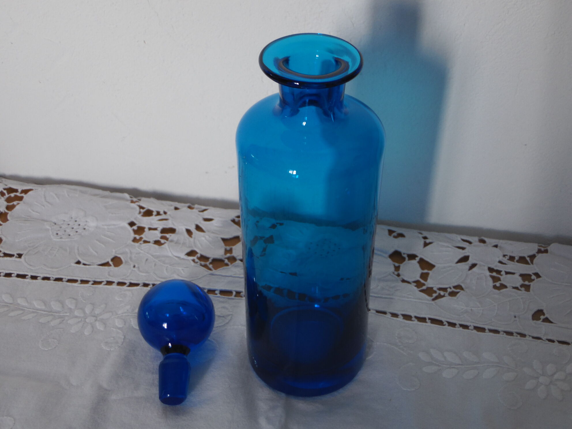 Glass bottle blue ball cap