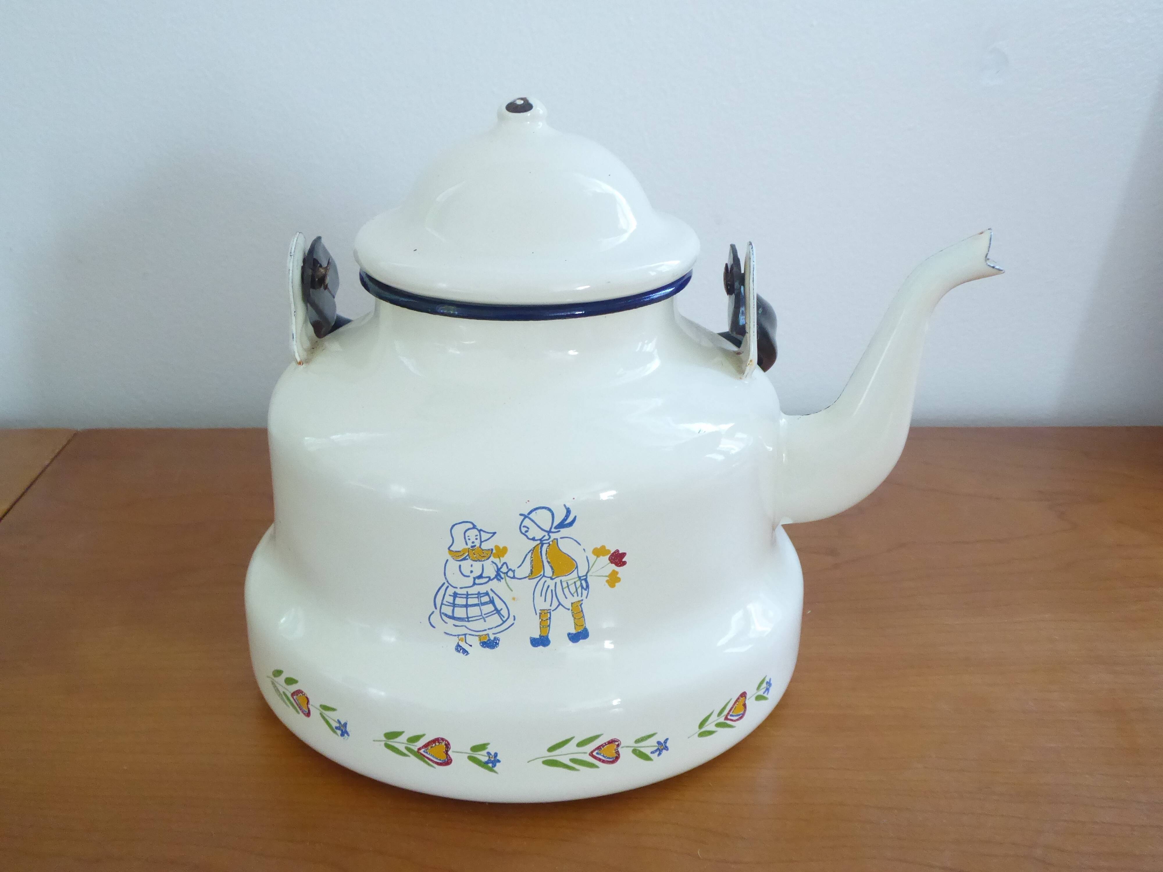 Enamelled sheet metal kettle
