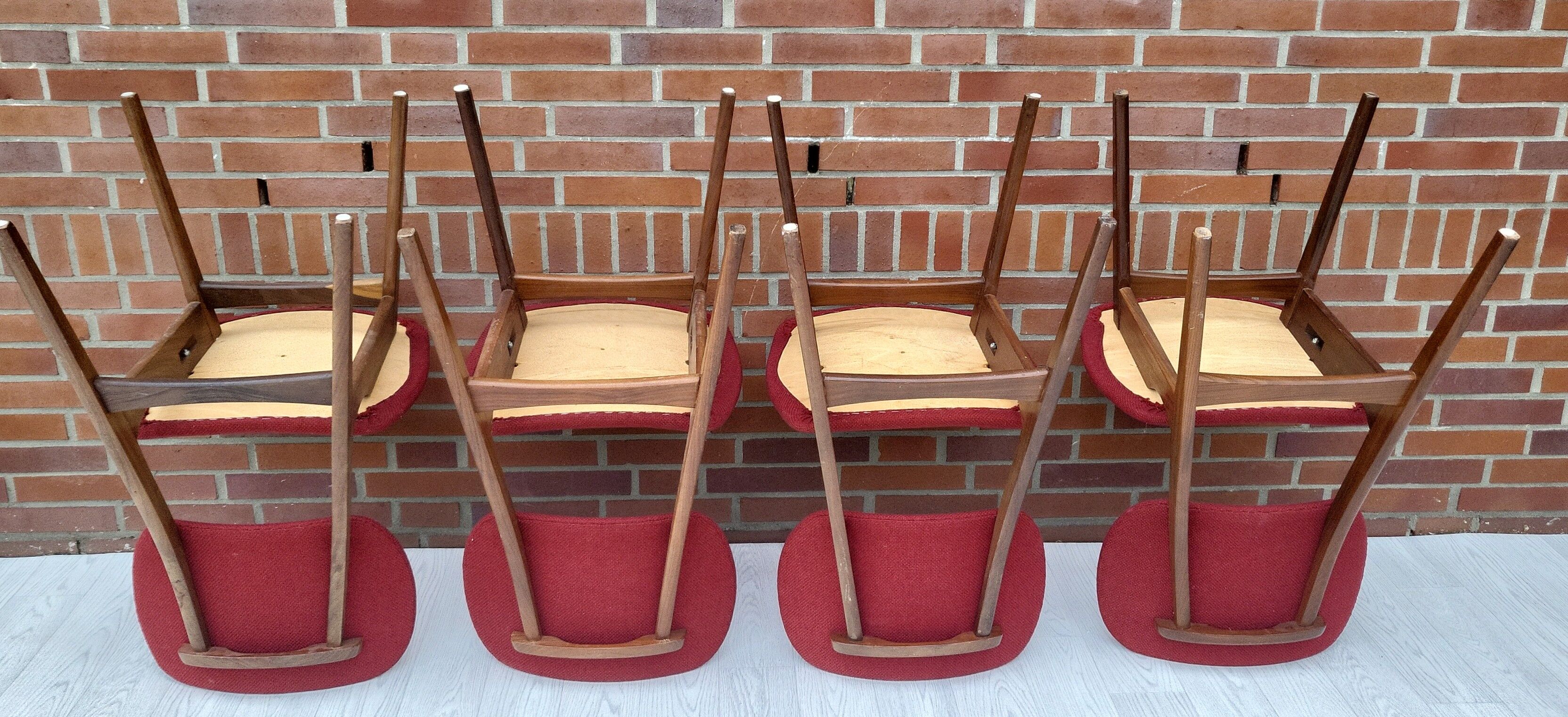 Lot of 4 middle century chairs