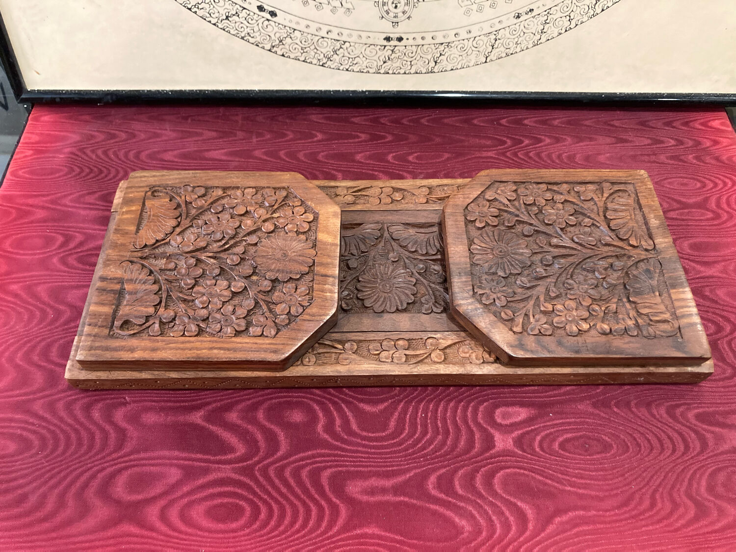 Serre livre en bois sculpté