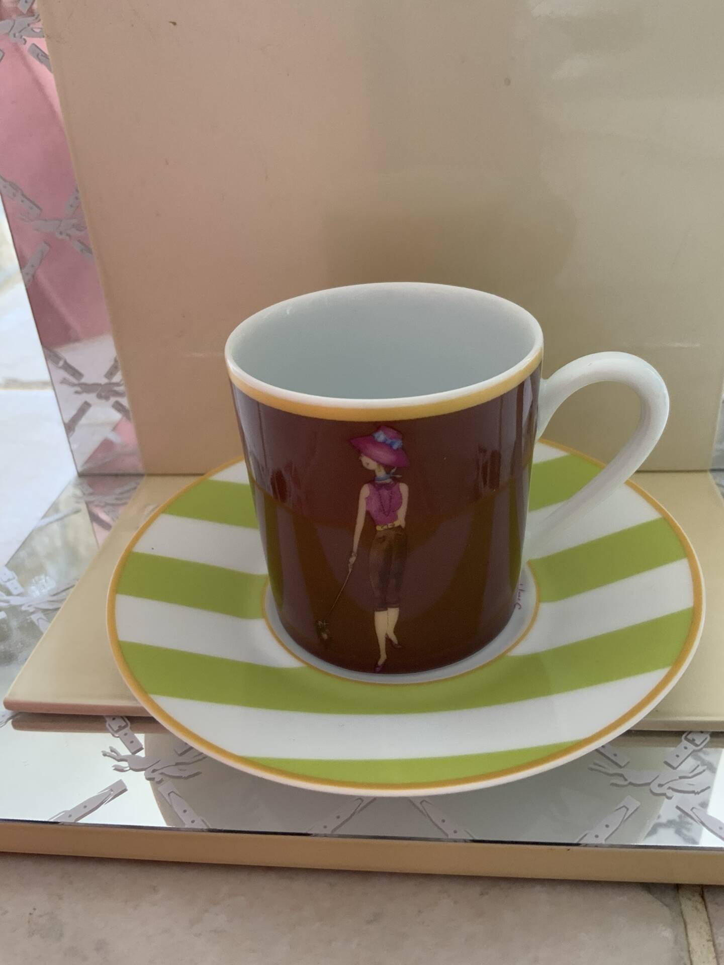 4 cups and saucers porcelain Menard de Noblat - shopping series