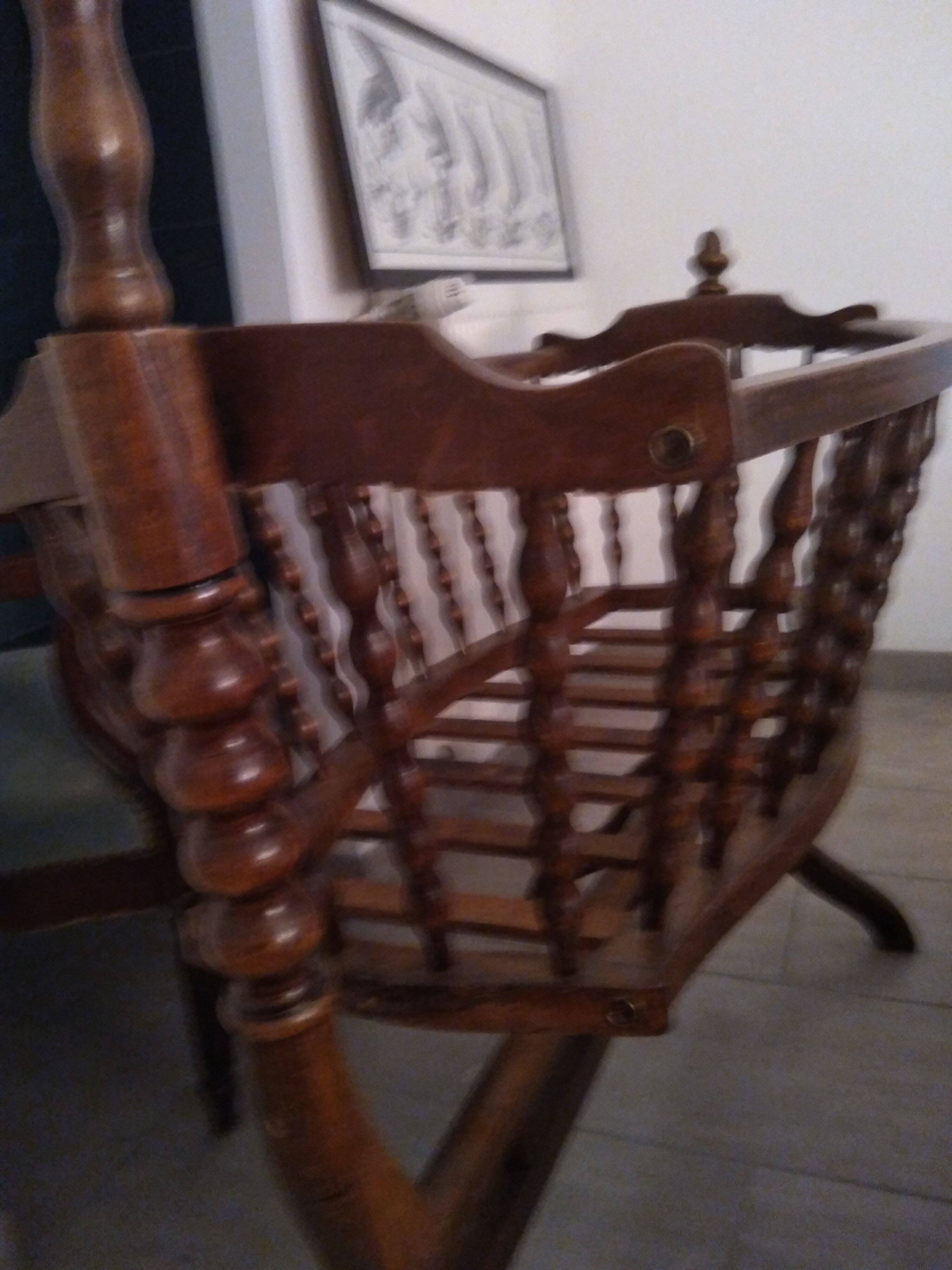 Antique swan neck cradle in very good condition.