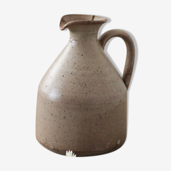 Sandstone pitcher