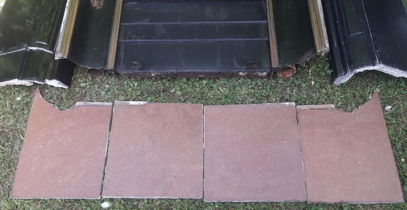 Fireplace XVIII° black marble louis XIV style with narrowed and floor slabs