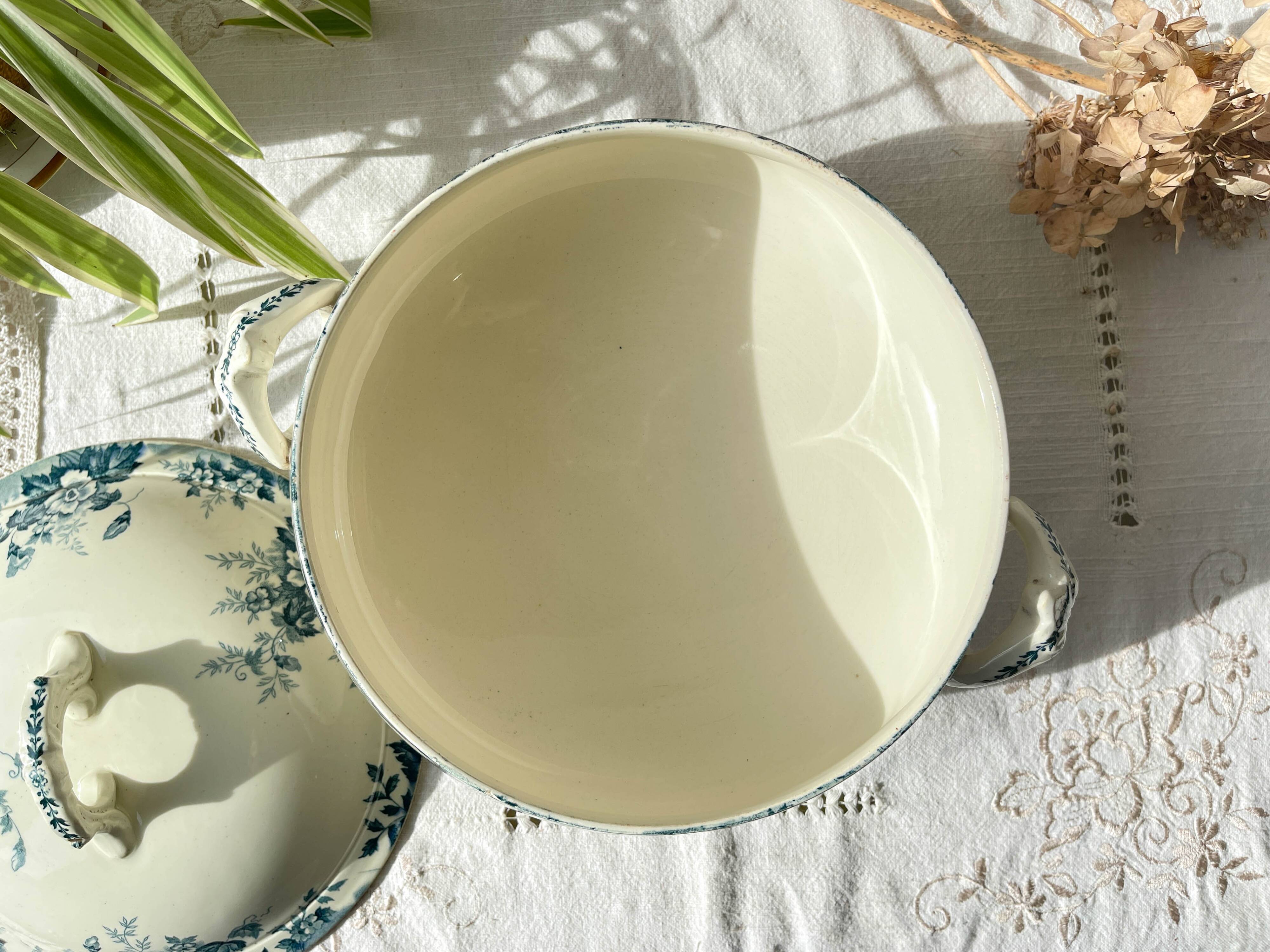 Vintage tureen Terre de fer bleu Saint Amand & Hammage model “Marie-Louise”