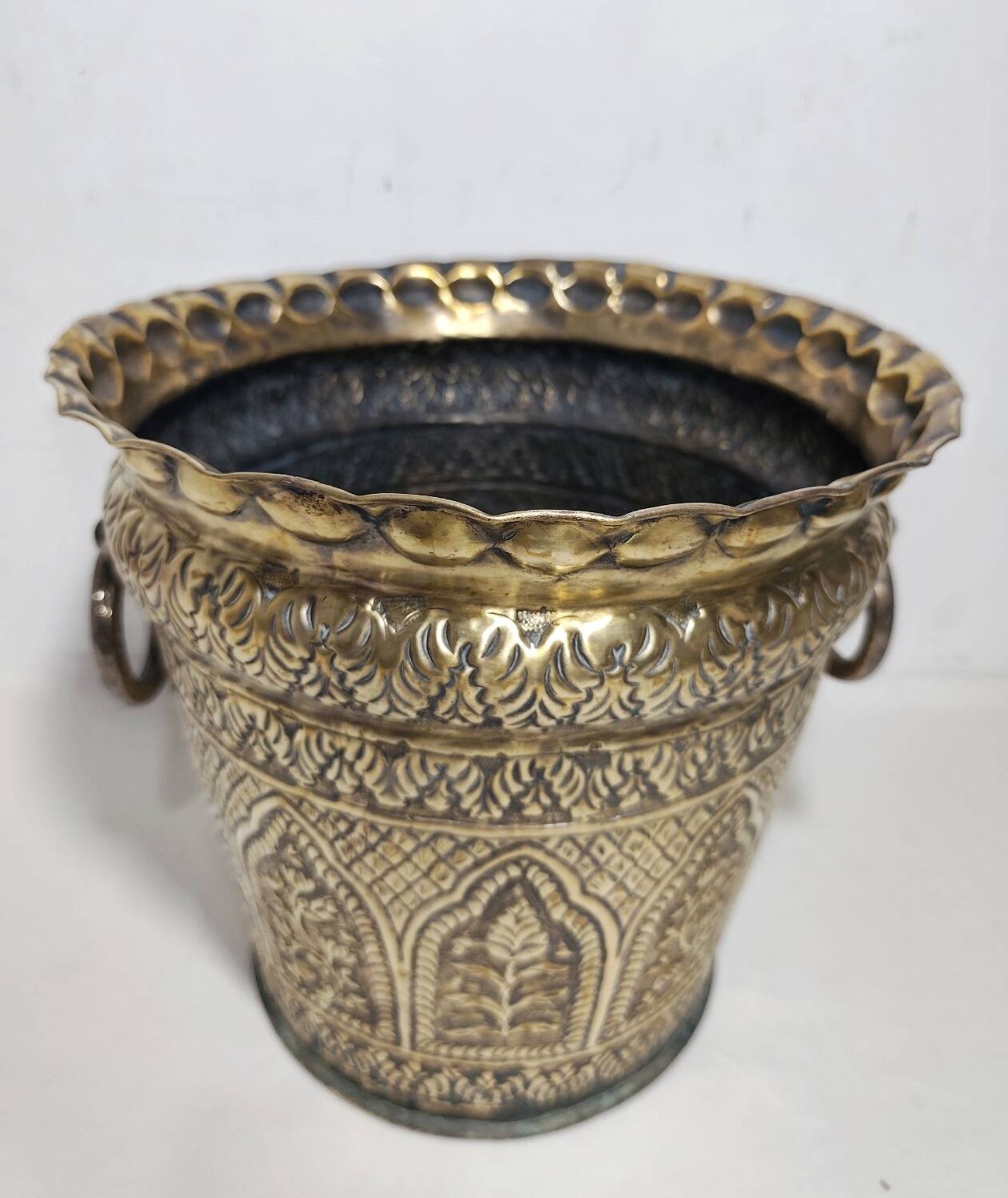Vase en bronze. Espagne, années 1980.