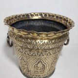 Macetero de bronce. España, 1980s.