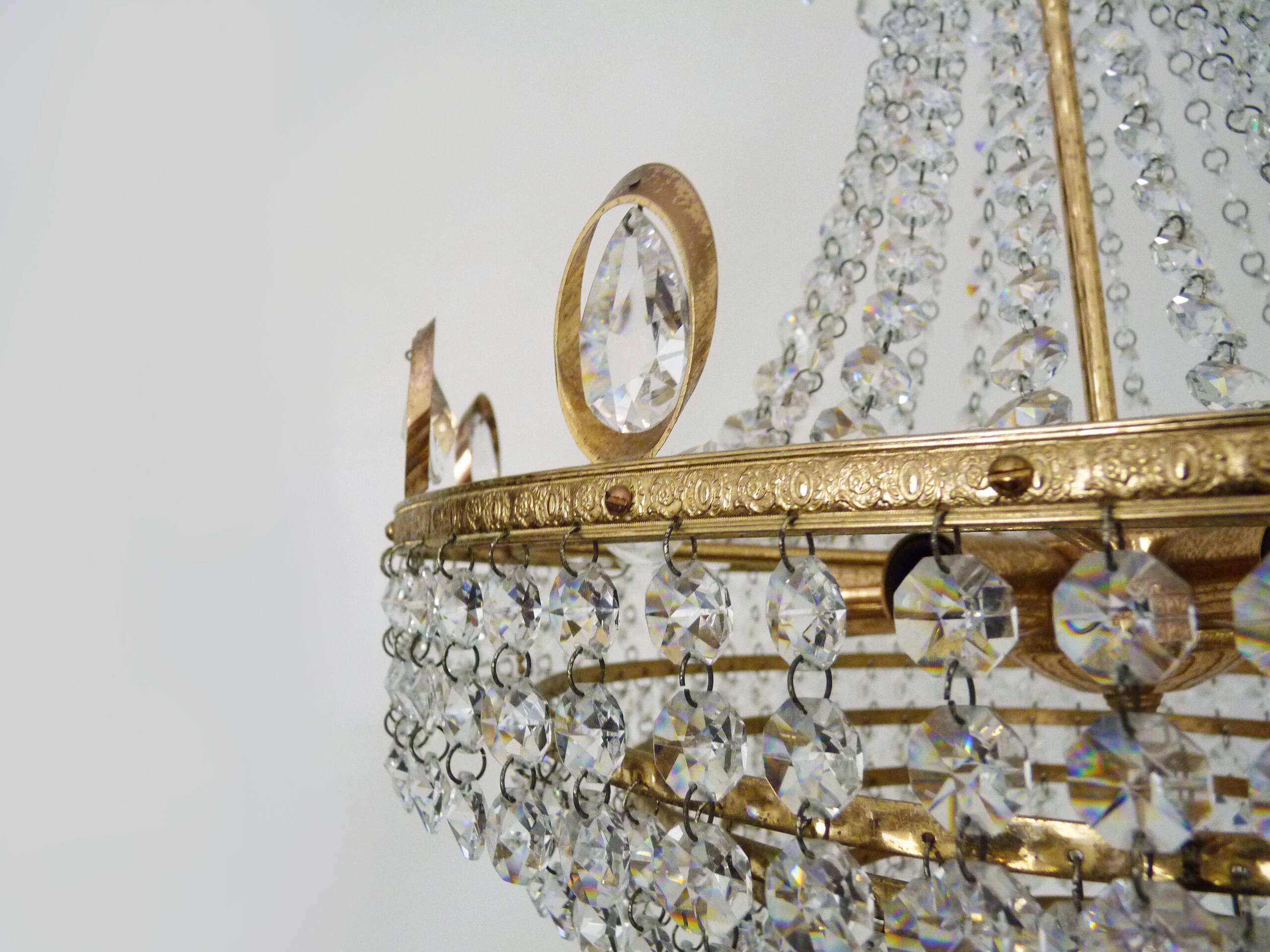 Large and antique chandelier, brass crown ceiling light, 7 tiers, 6 lights