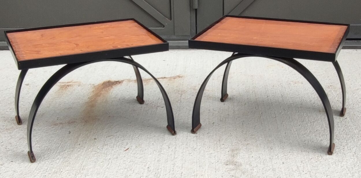 Paire de petites tables design