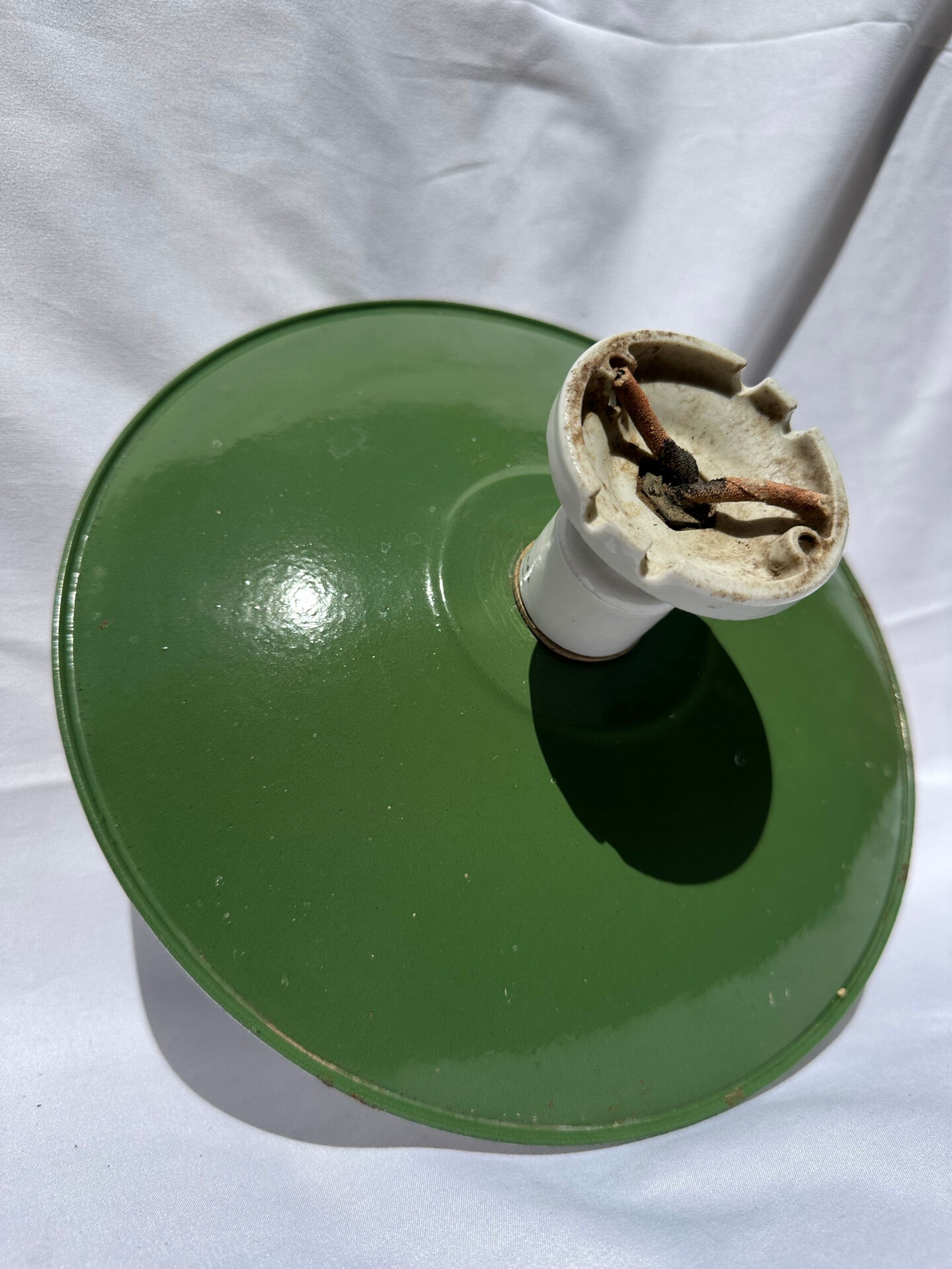 Antique wall lamp with an enamelled metal shade and porcelain.