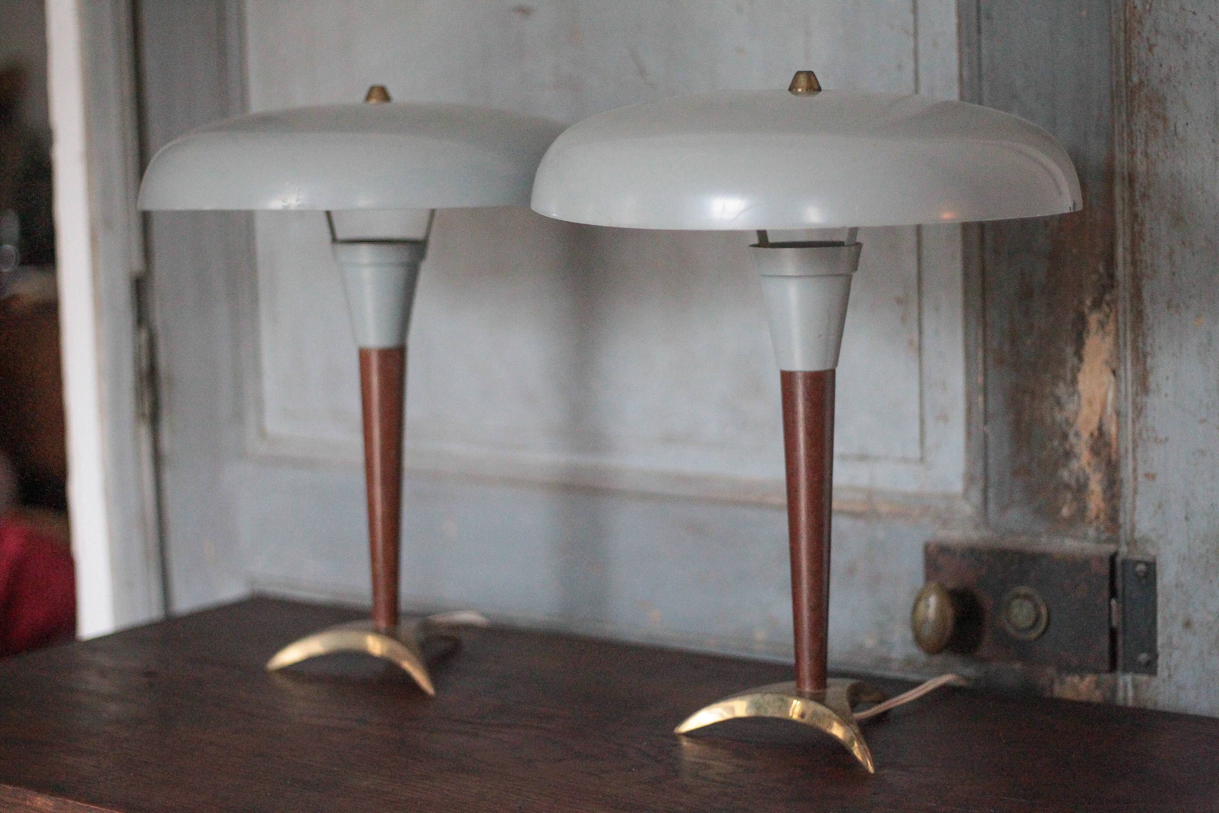 Pair of tripod lamps, 1950s design, bedside lamp, decor.