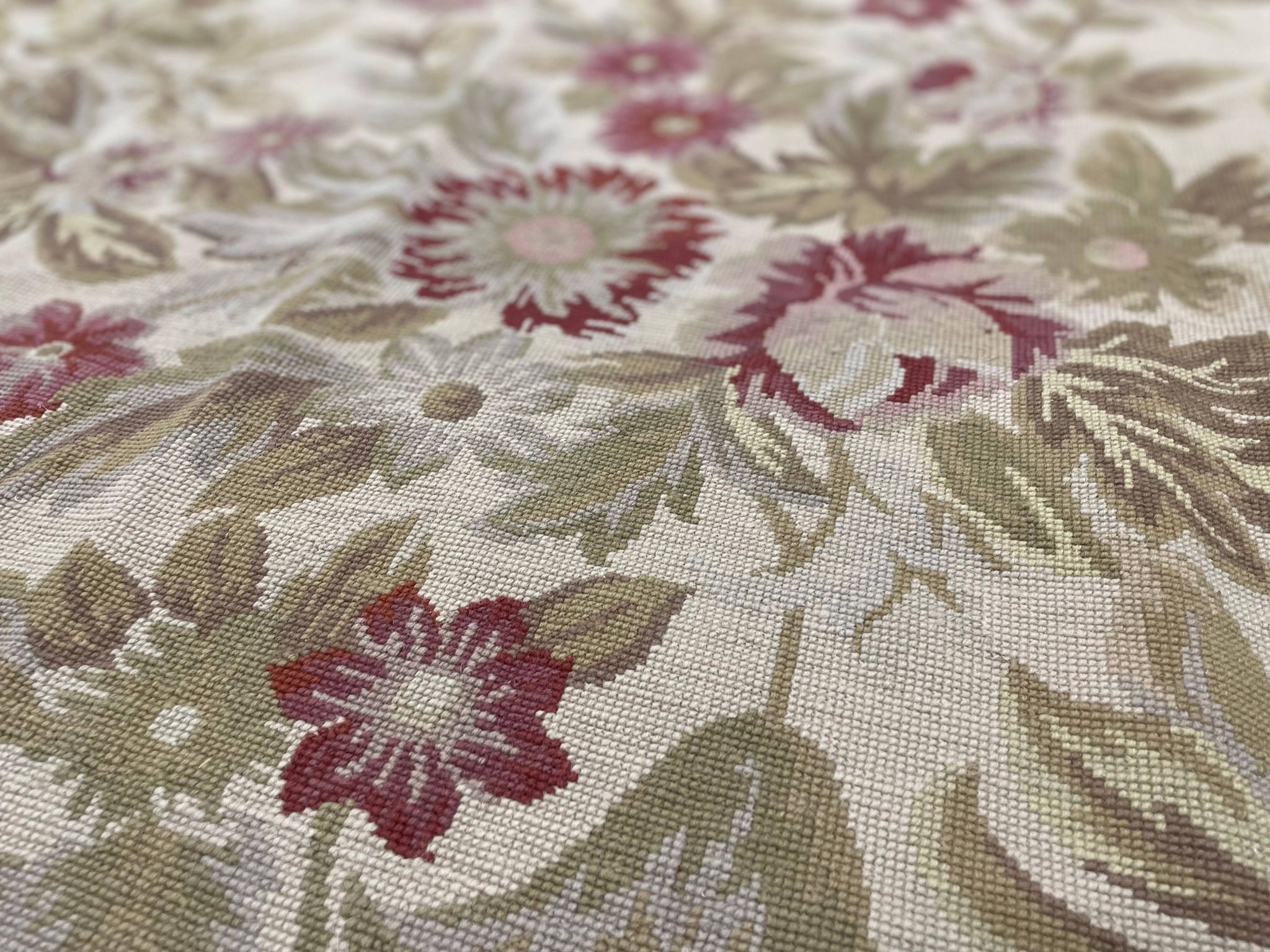 Tapis floral en aiguille Aubusson surdimensionné, très grand, 414 x 604 cm.